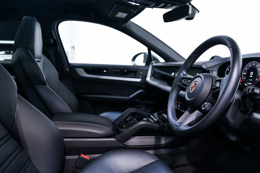 Porsche Cayenne - Image 14
