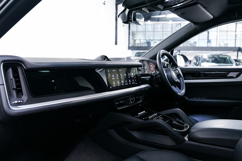Porsche Cayenne - Image 16