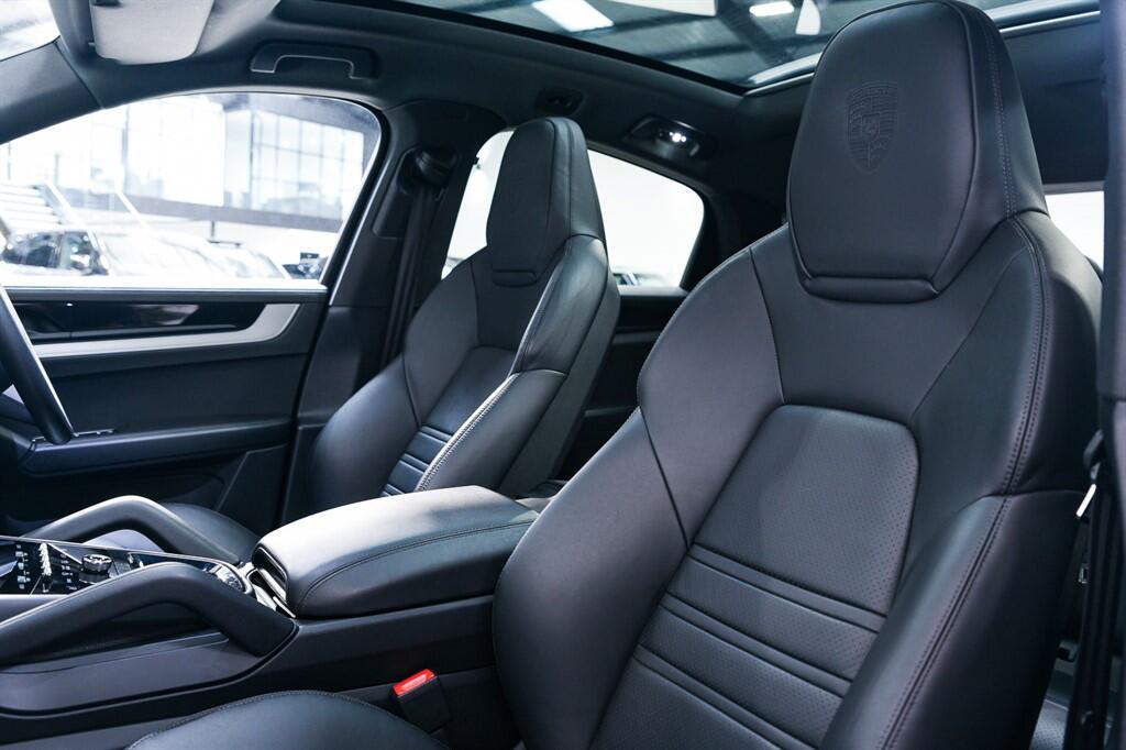 Porsche Cayenne - Image 17