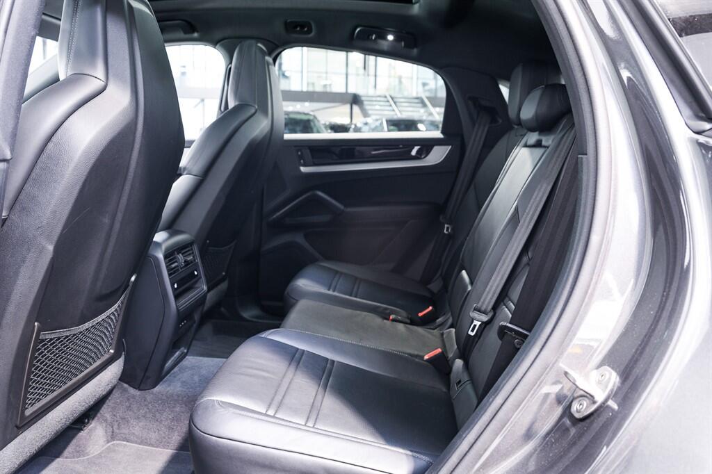 Porsche Cayenne - Image 19