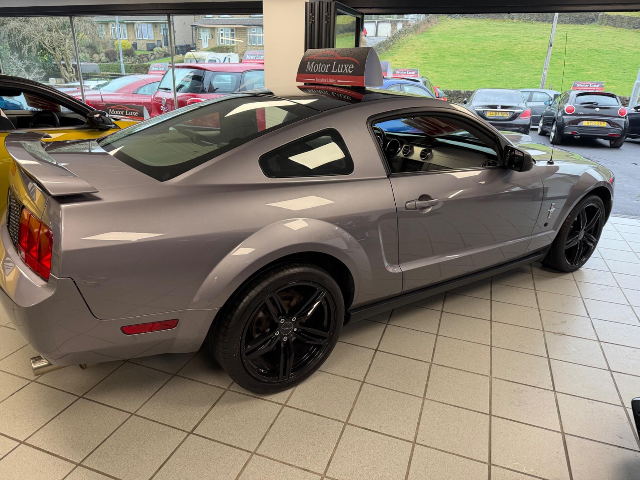 Ford Mustang - Image 6