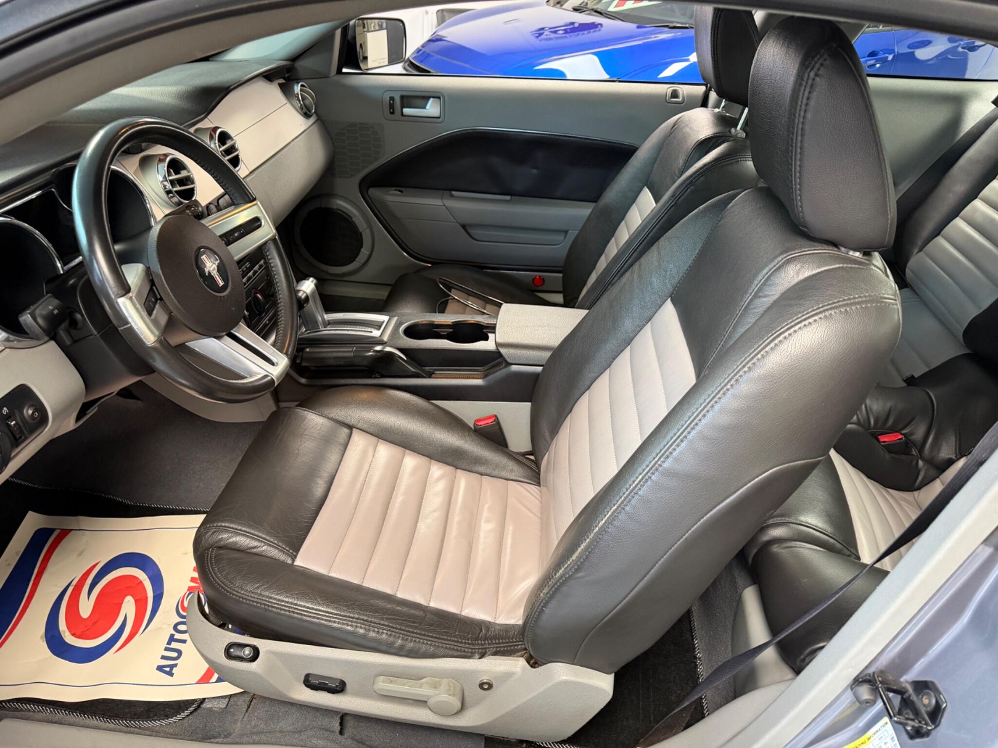 Ford Mustang - Image 8