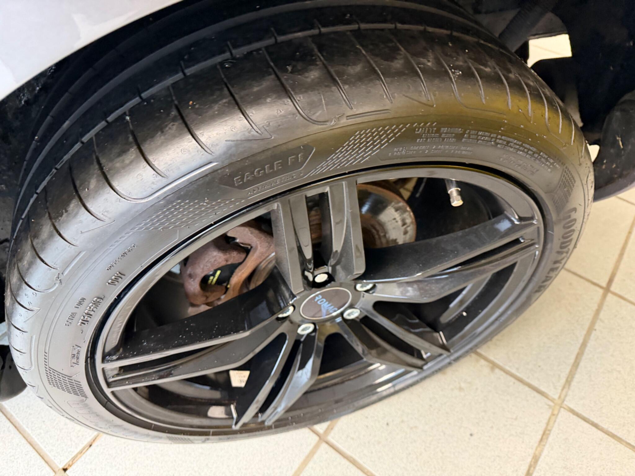 Ford Mustang - Image 11