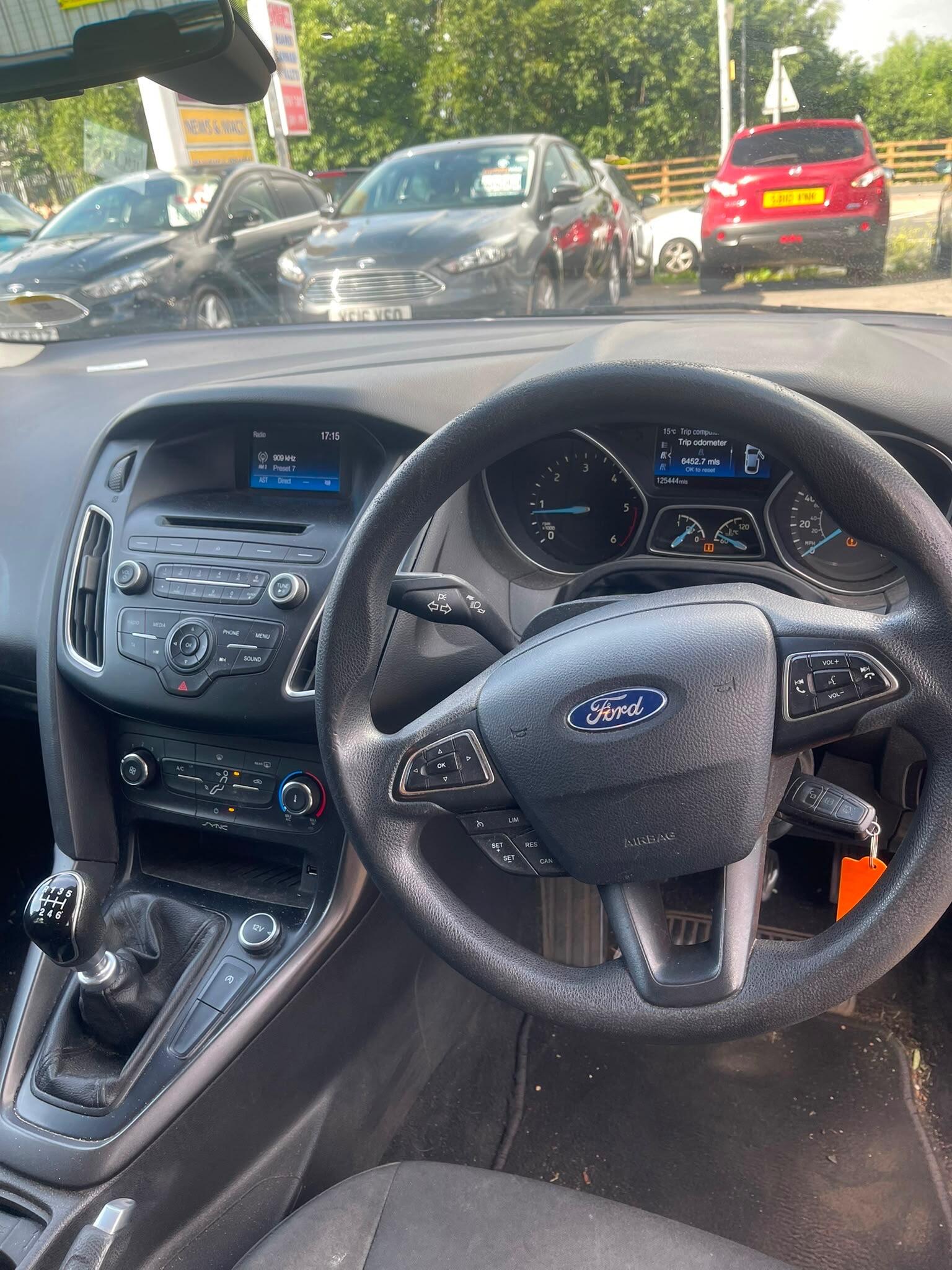 Ford Focus - Image 10