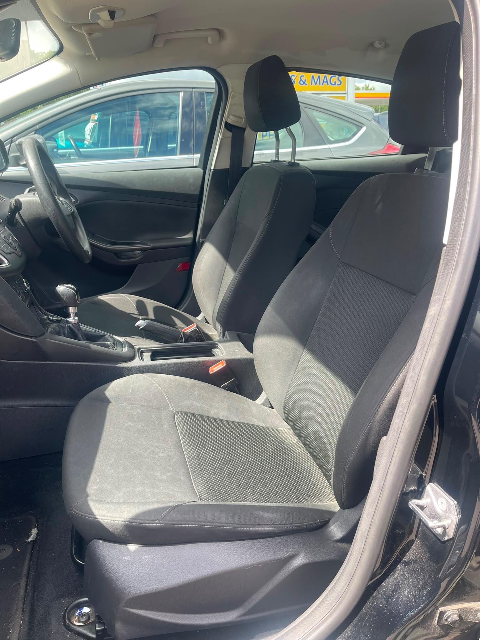Ford Focus - Image 14