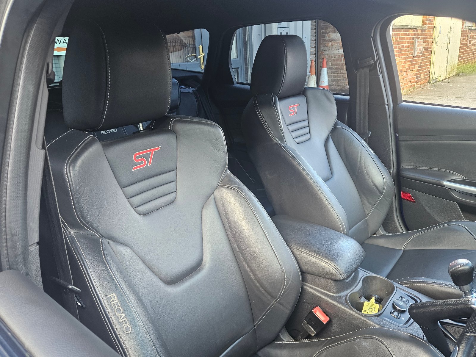 Ford Focus - Image 16