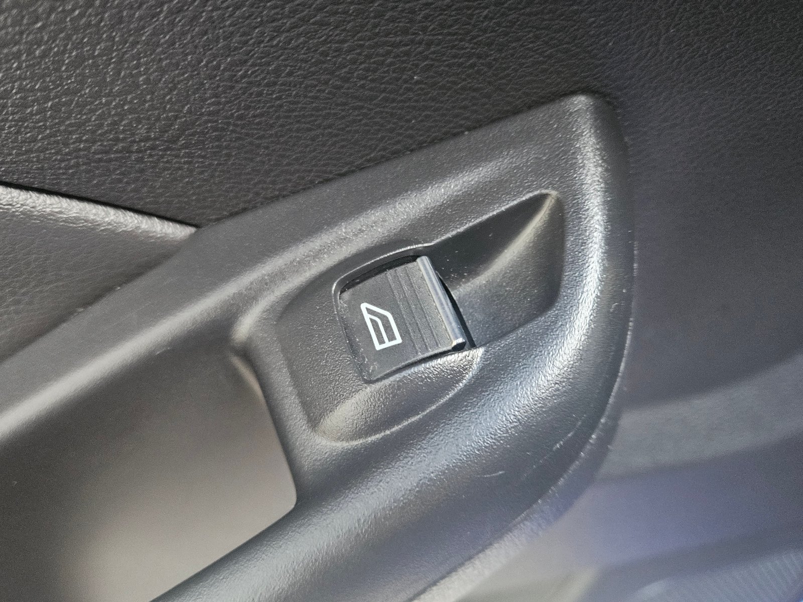 Ford Focus - Image 17