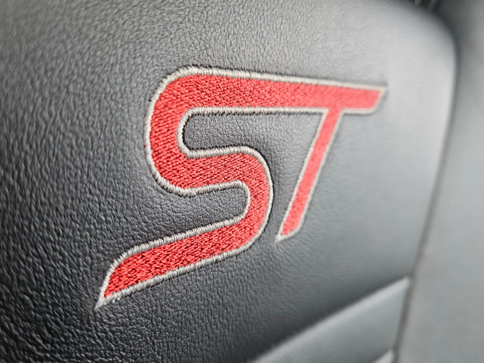 Ford Focus - Image 21