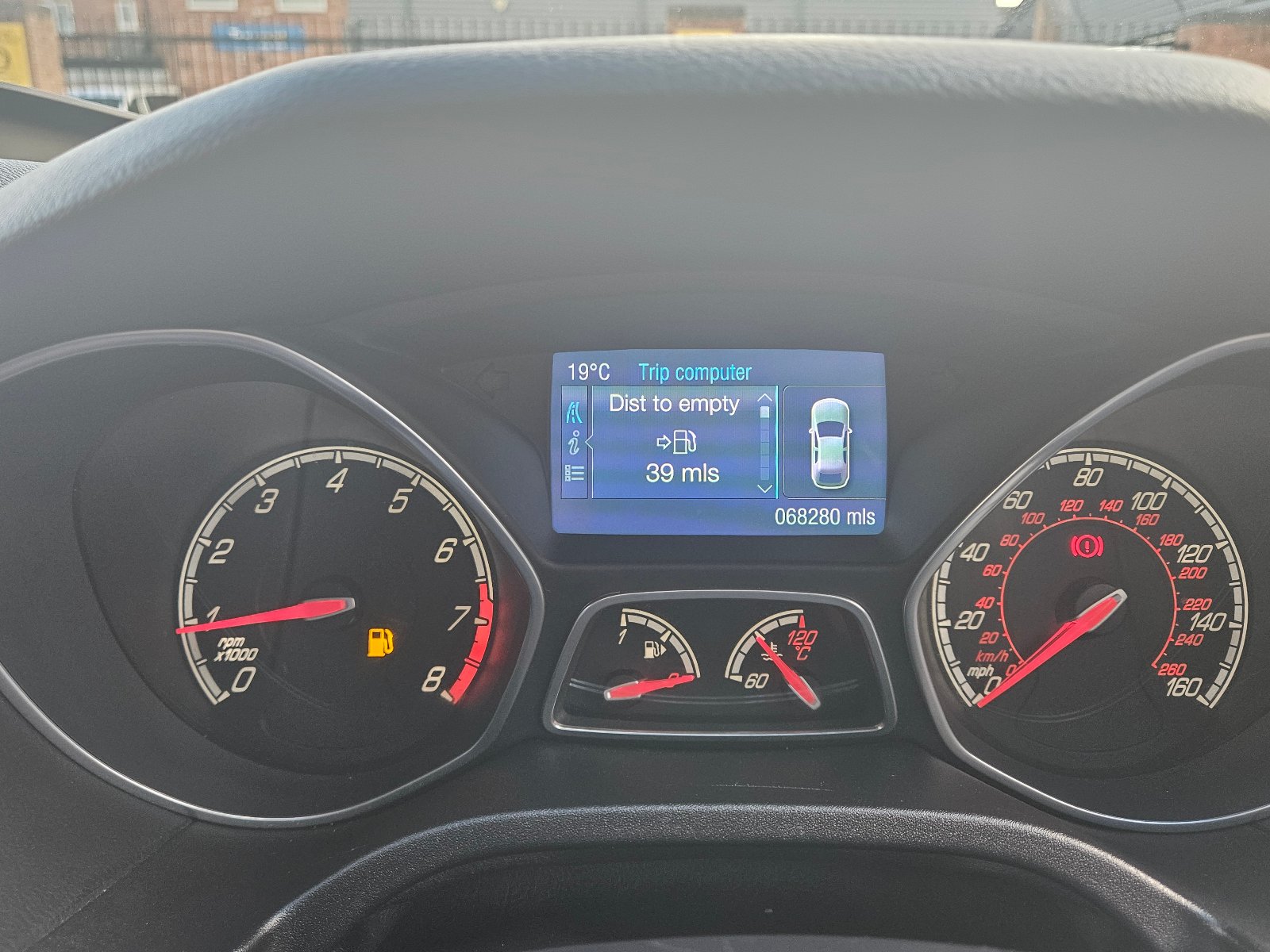 Ford Focus - Image 24