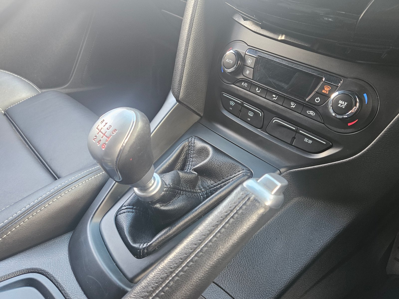 Ford Focus - Image 35