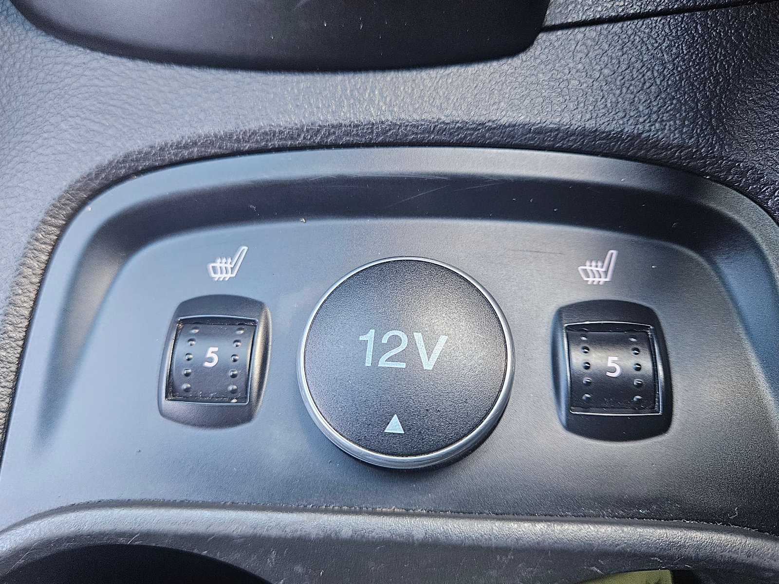 Ford Focus - Image 40