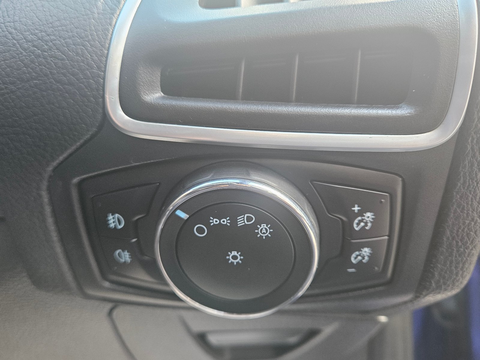 Ford Focus - Image 44