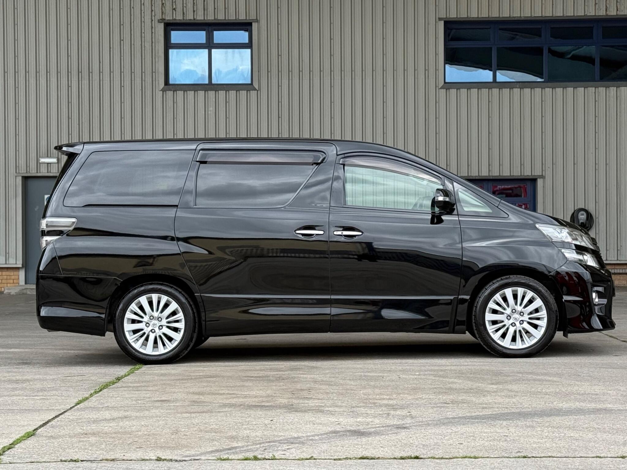 Toyota Vellfire - Image 17