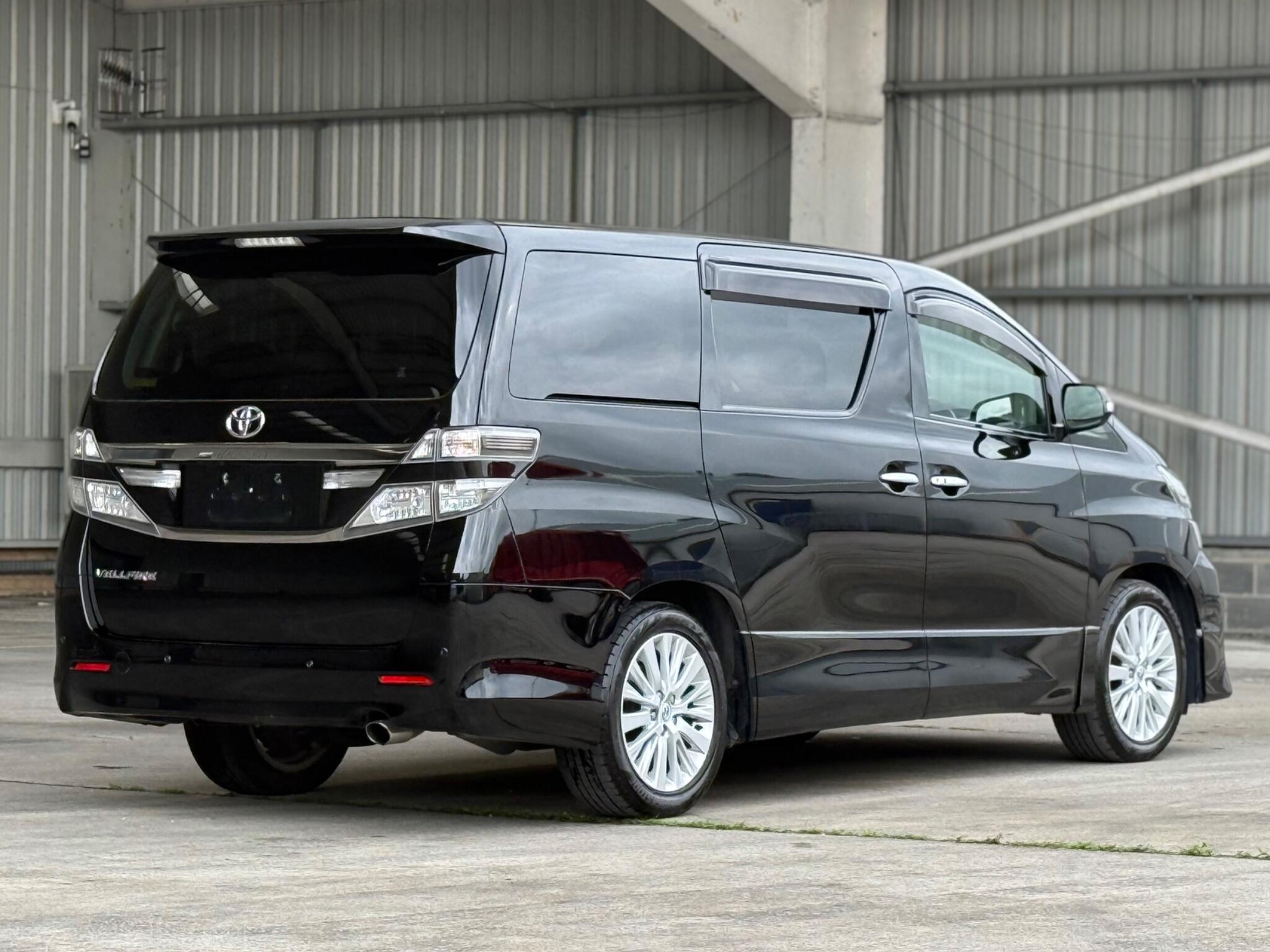 Toyota Vellfire - Image 19
