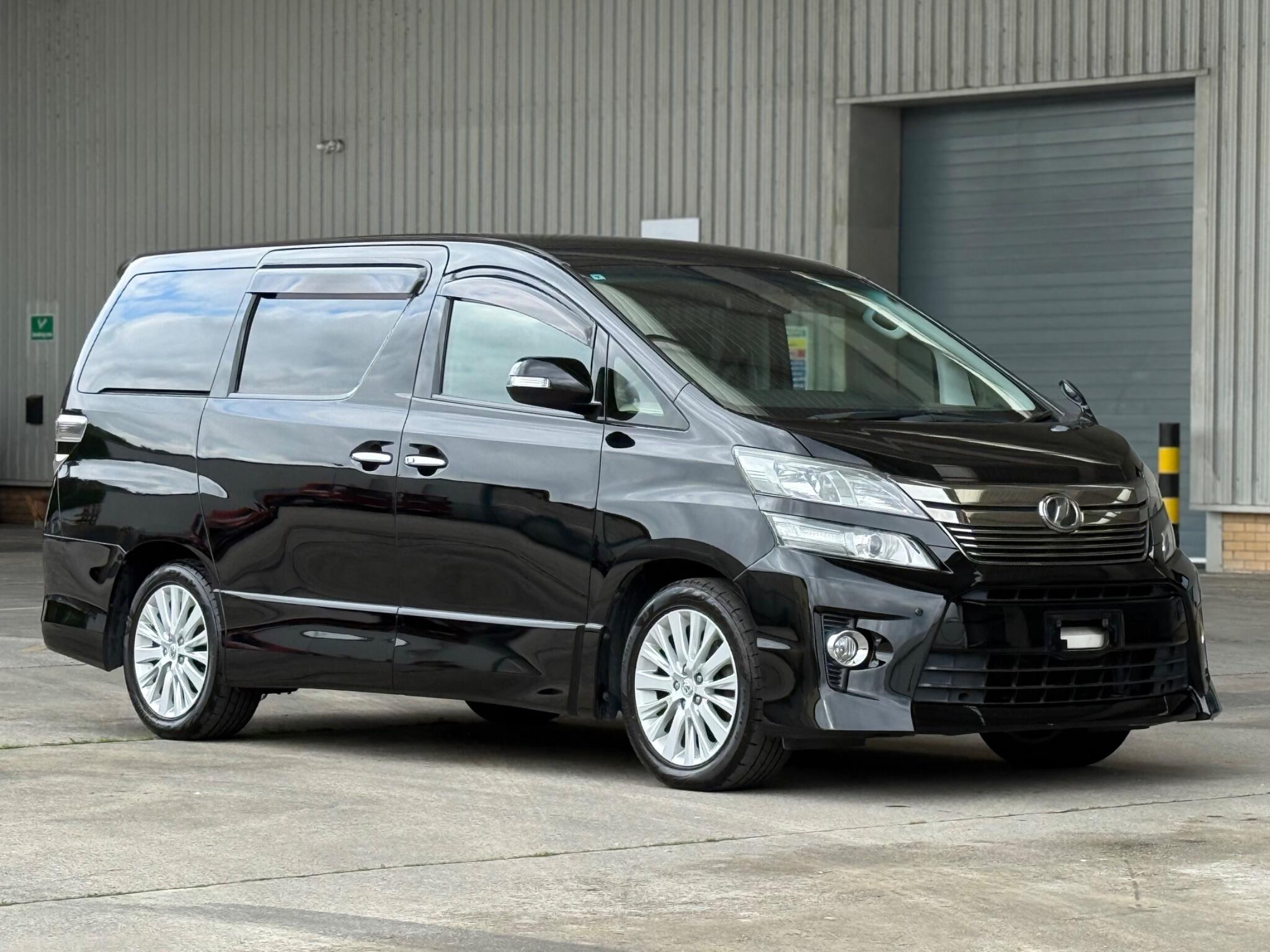 Toyota Vellfire - Image 16