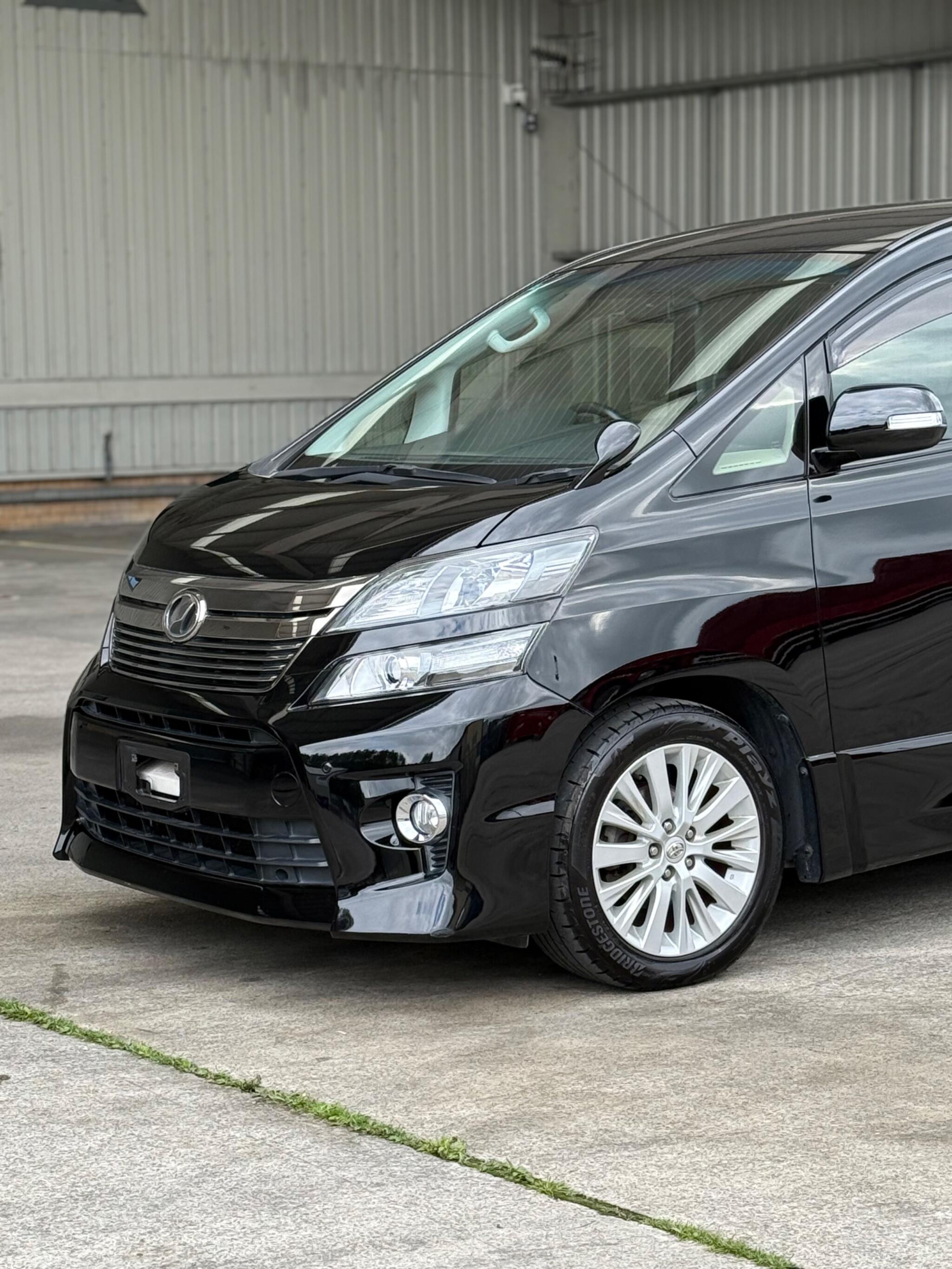 Toyota Vellfire - Image 12