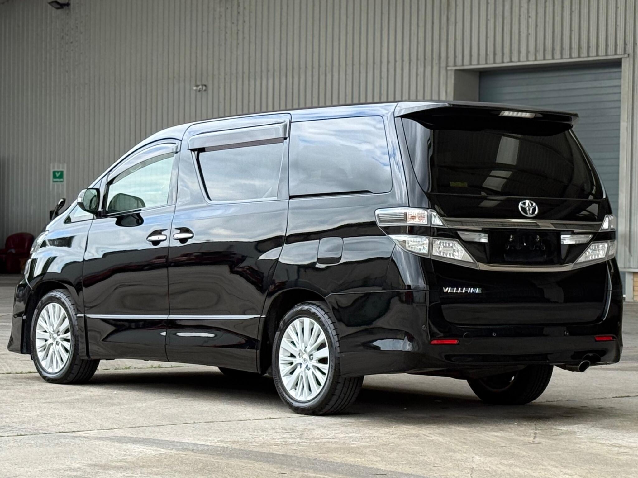 Toyota Vellfire - Image 11