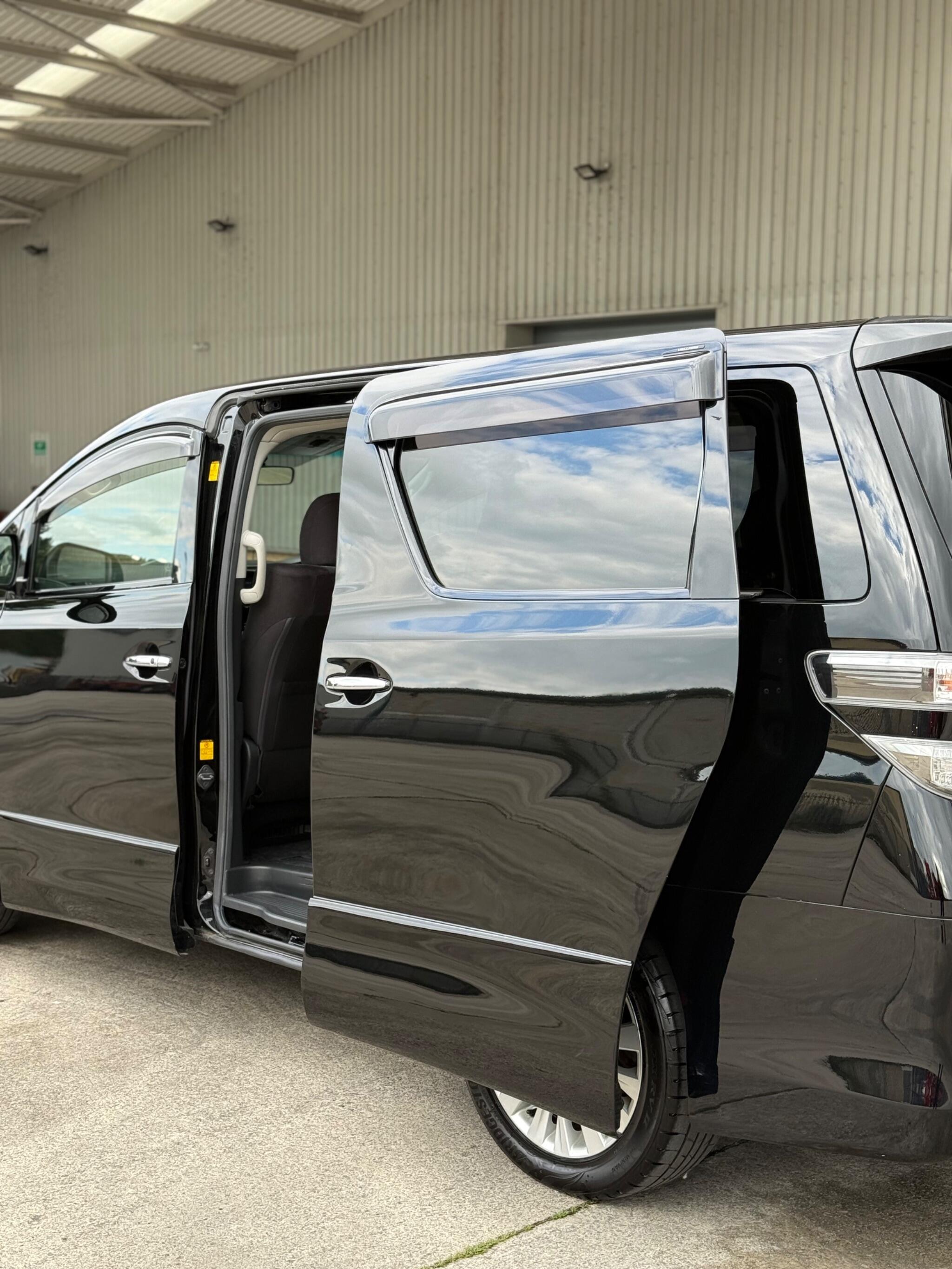 Toyota Vellfire - Image 14