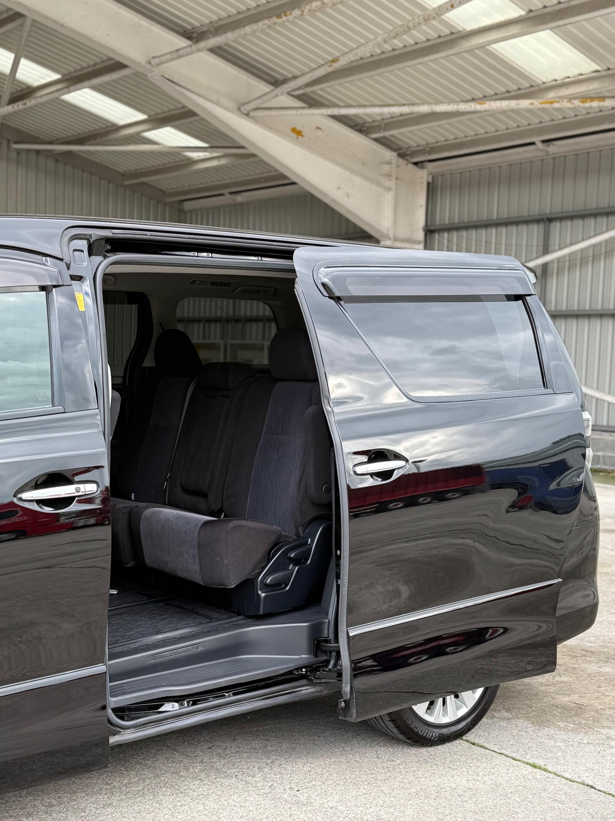 Toyota Vellfire - Image 15