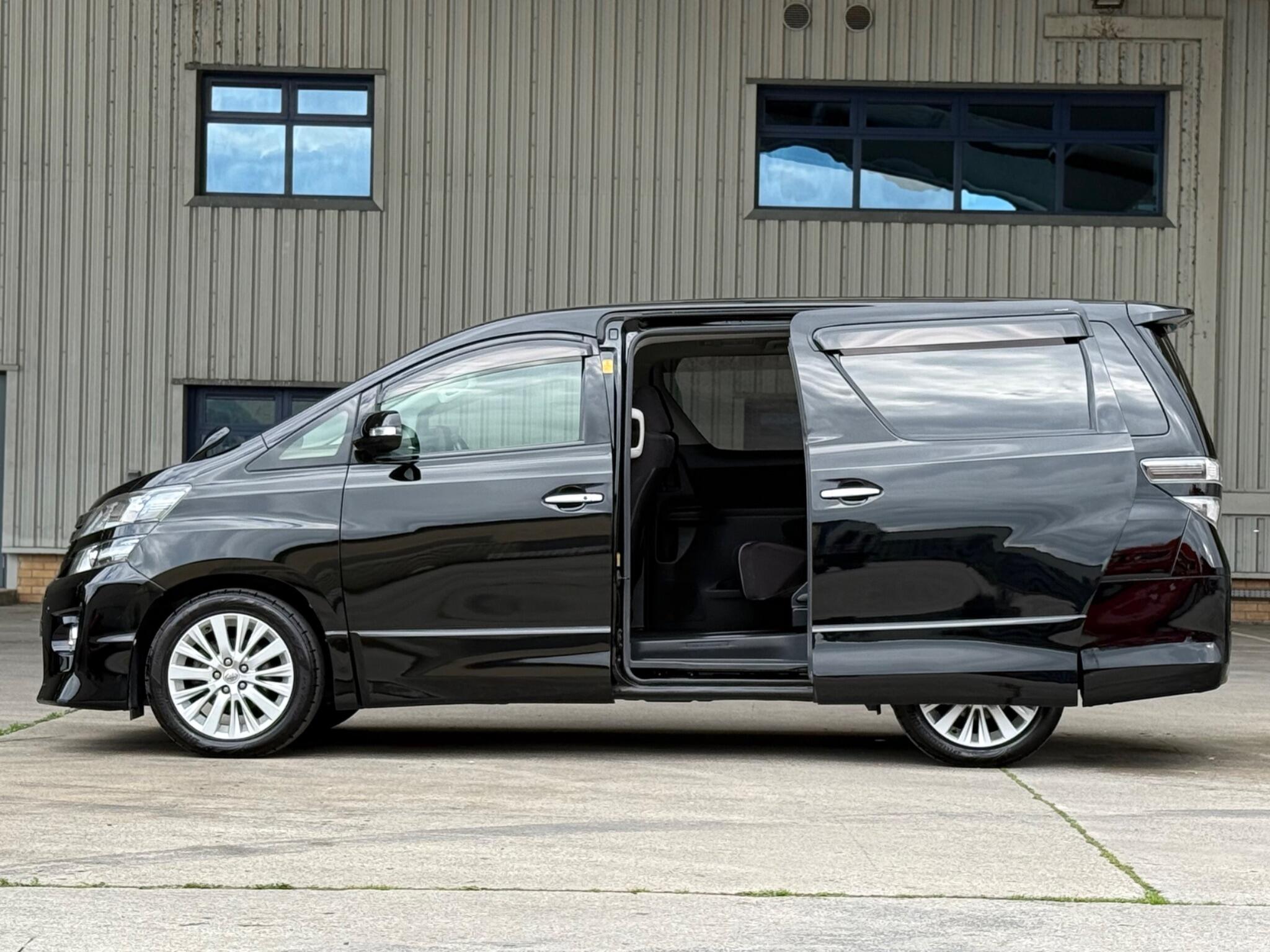 Toyota Vellfire - Image 10