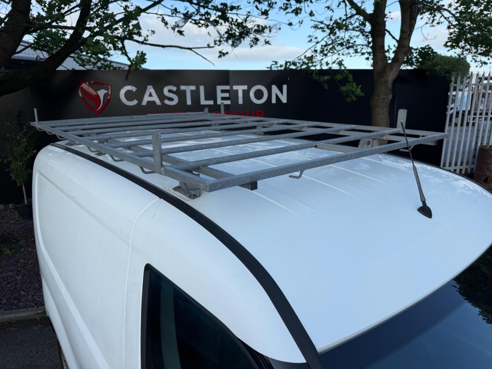 Vauxhall Combo - Image 11