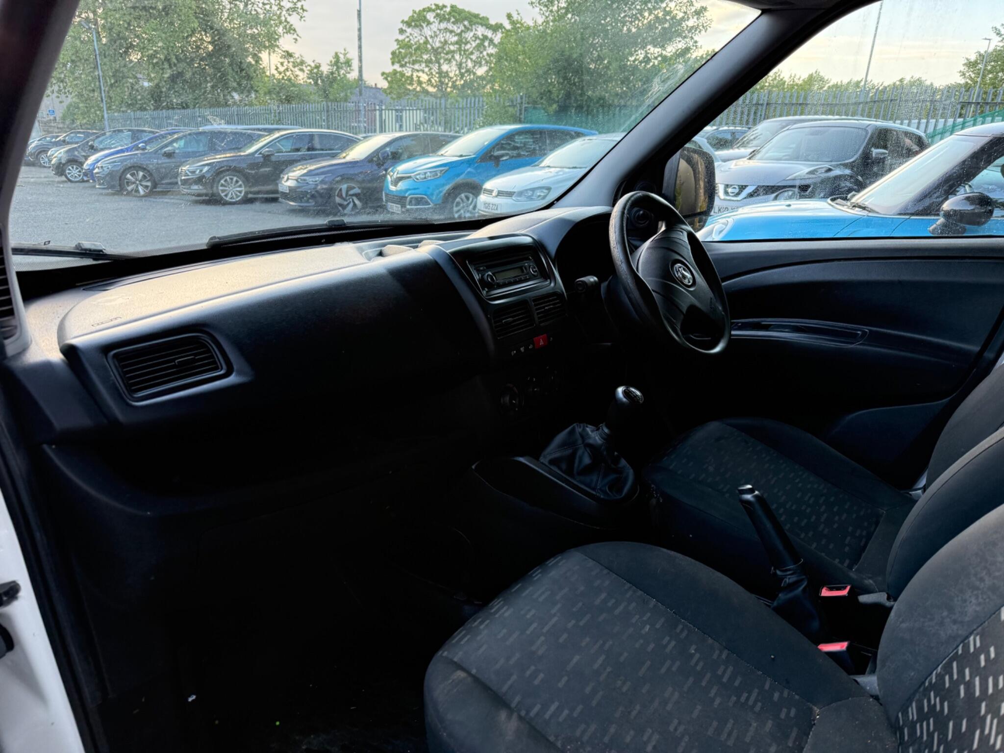 Vauxhall Combo - Image 14
