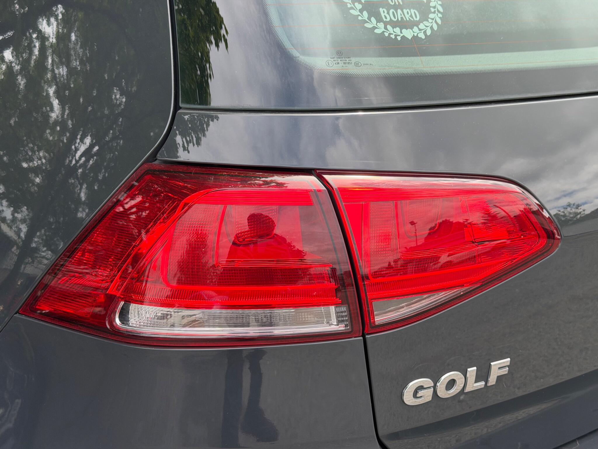 Volkswagen Golf - Image 25