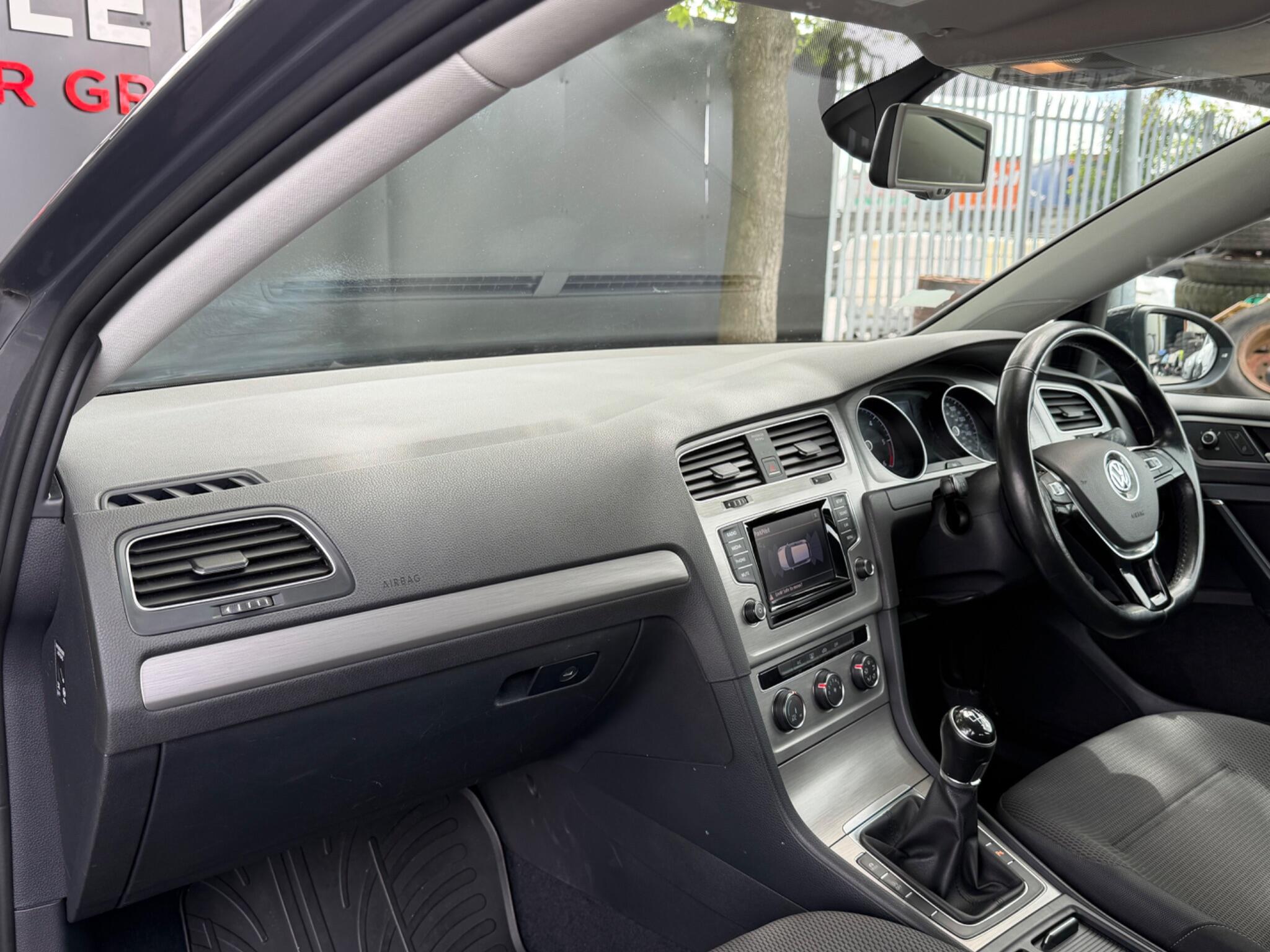 Volkswagen Golf - Image 32
