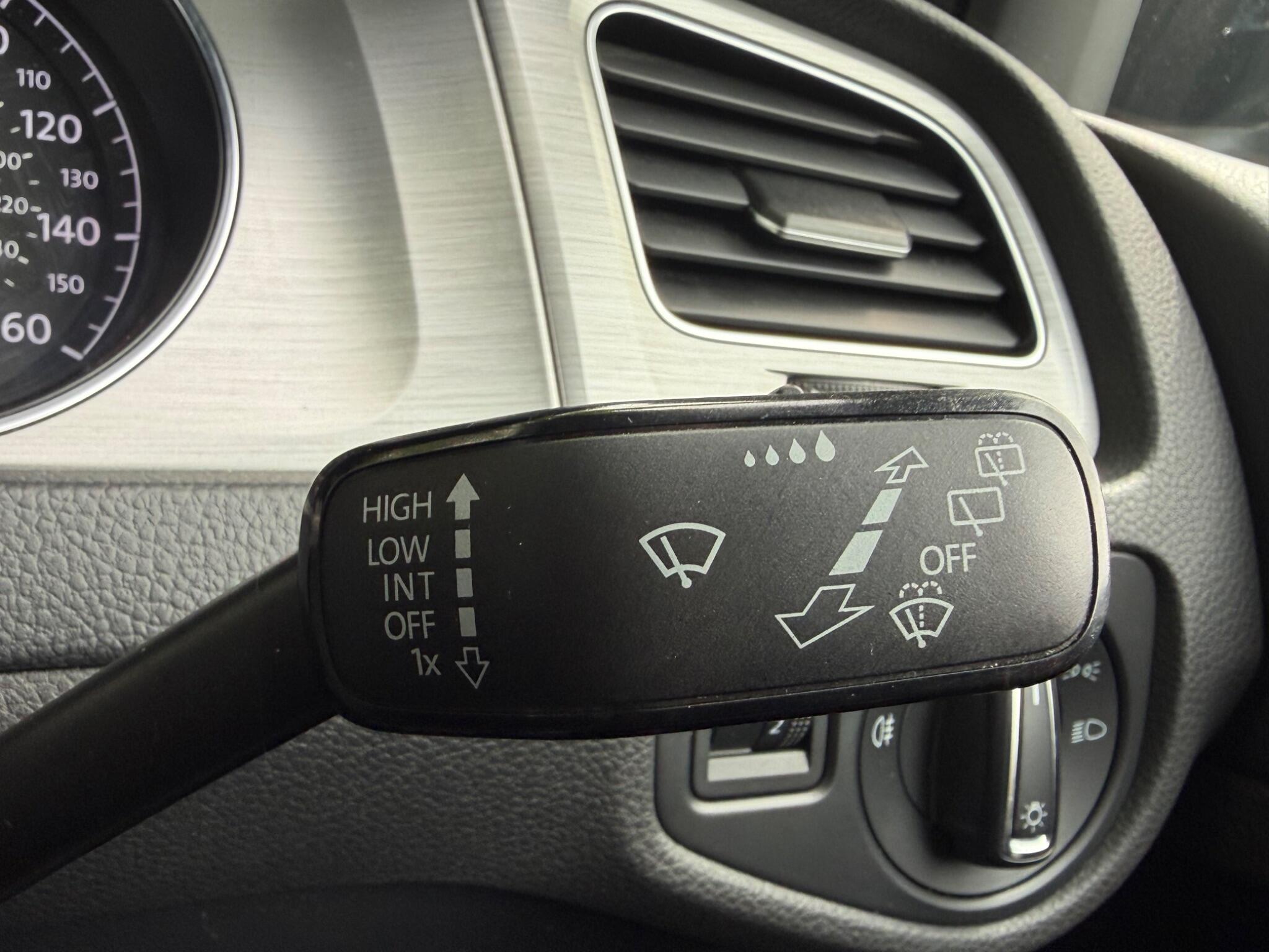 Volkswagen Golf - Image 33