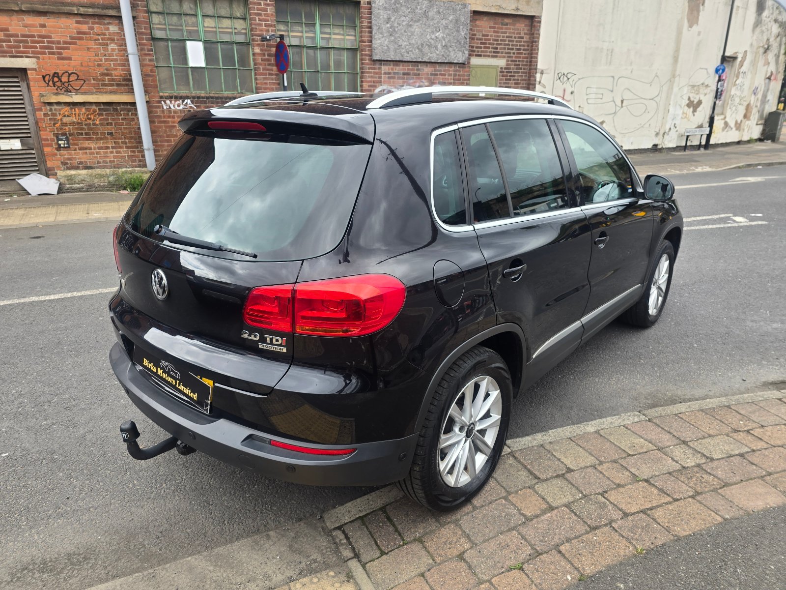 Volkswagen Tiguan - Image 8