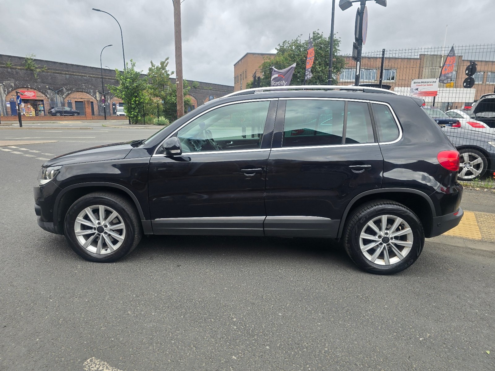 Volkswagen Tiguan - Image 9