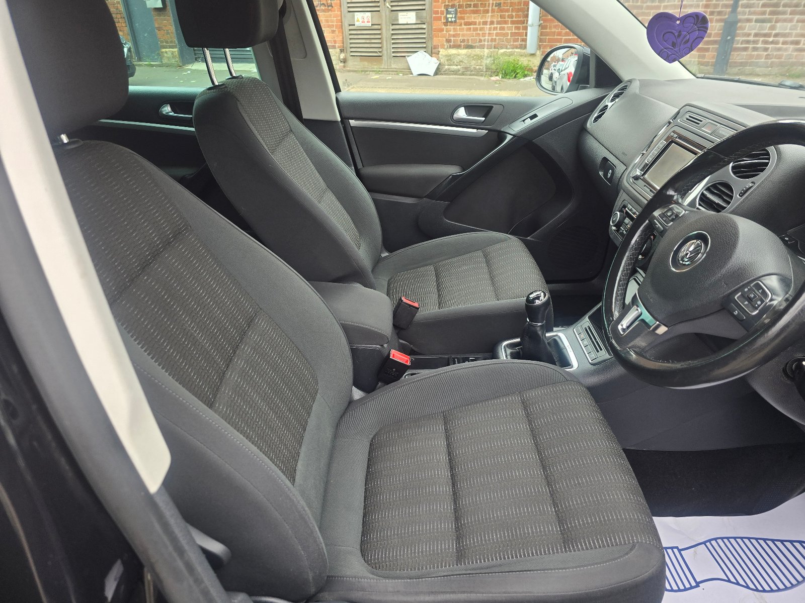 Volkswagen Tiguan - Image 12