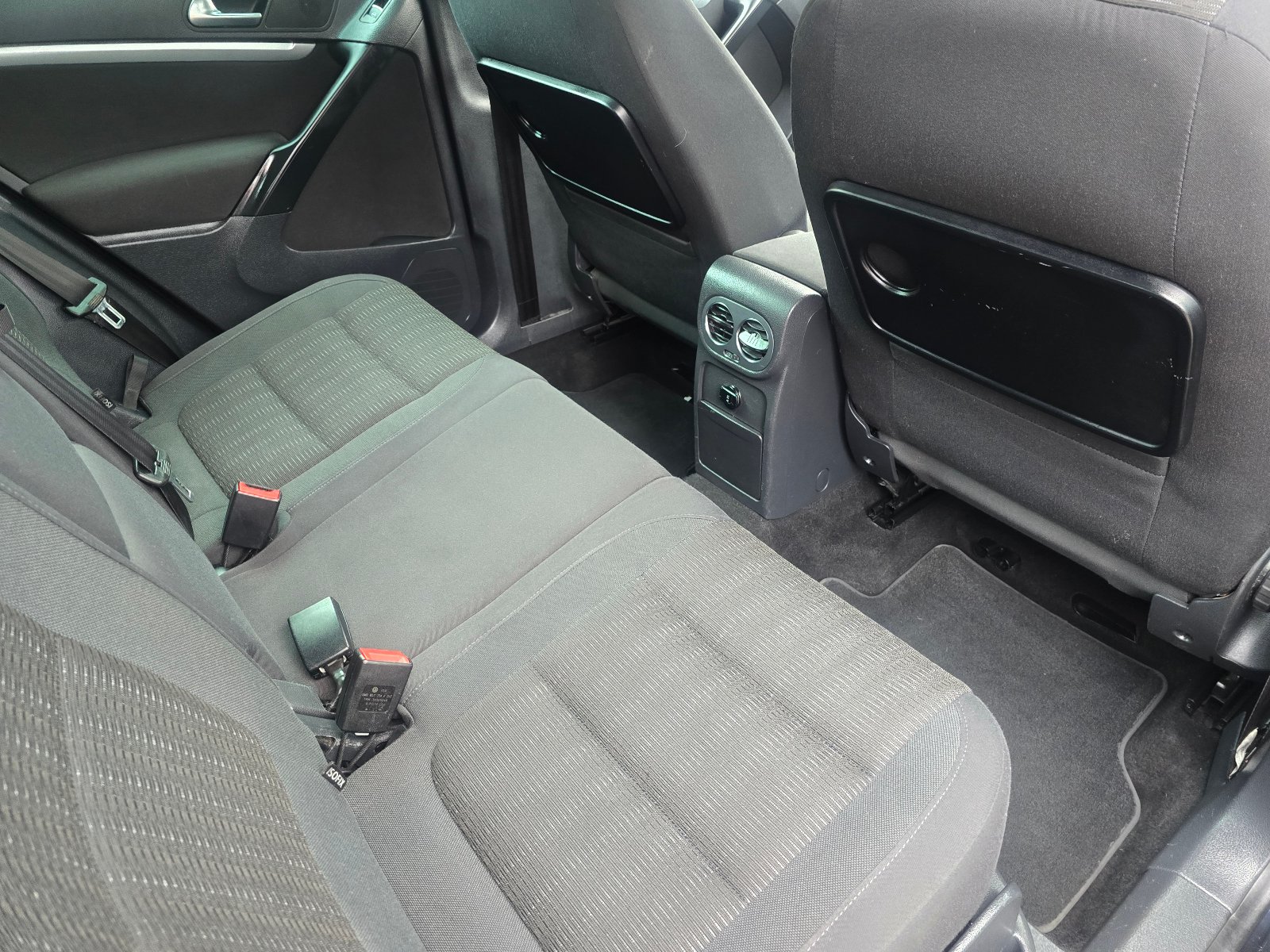 Volkswagen Tiguan - Image 17