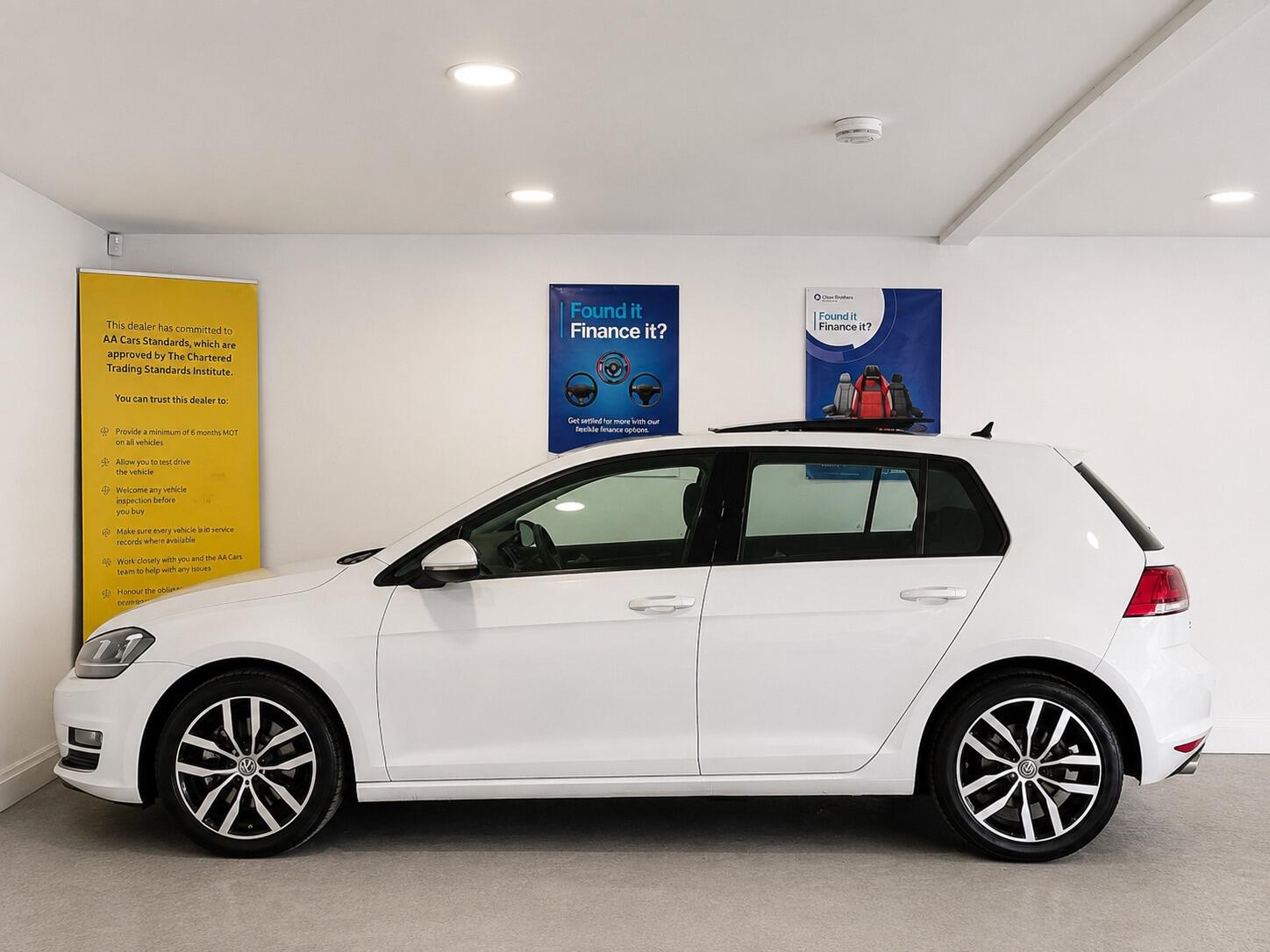 Volkswagen Golf - Image 8