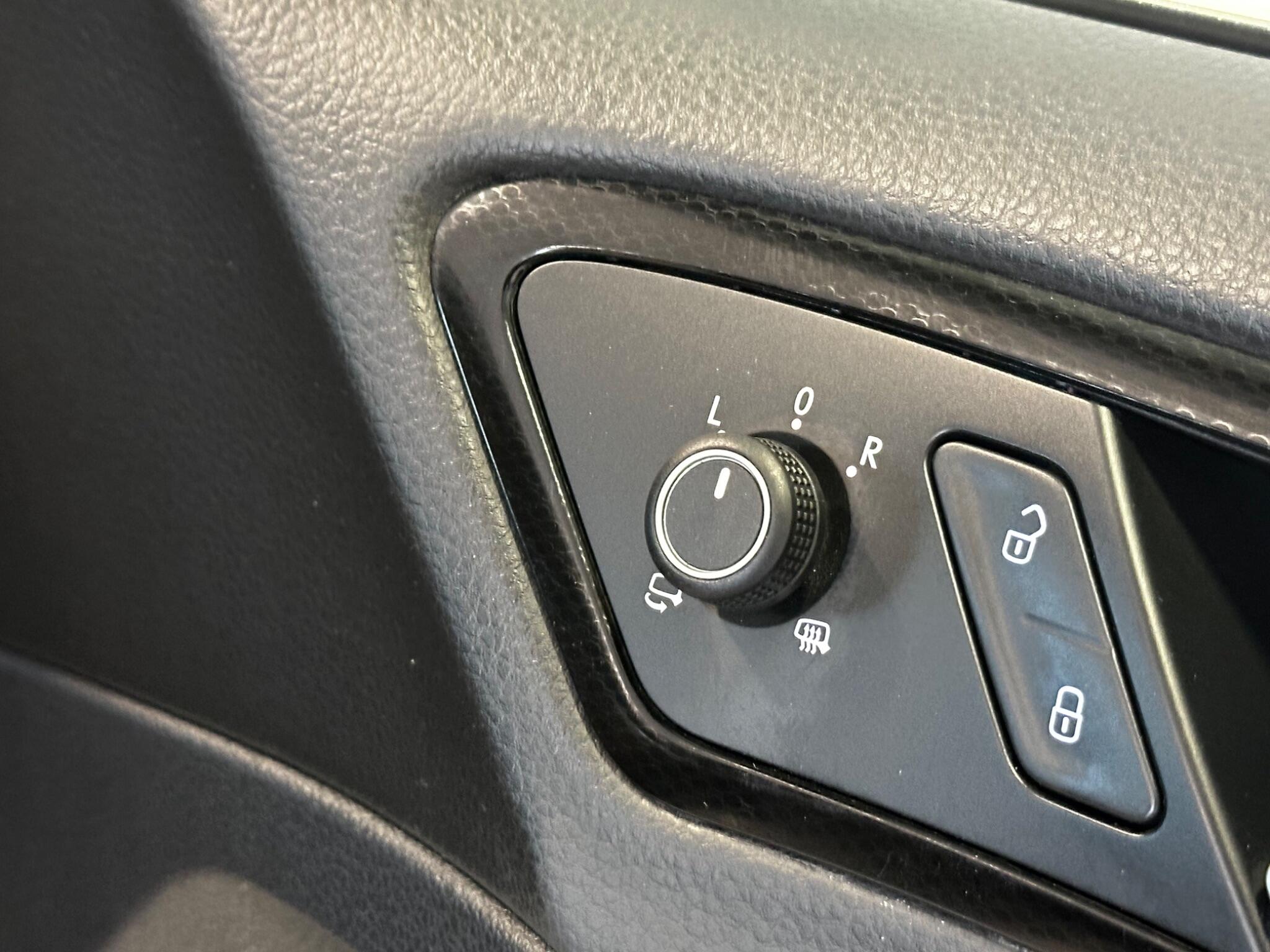 Volkswagen Golf - Image 14