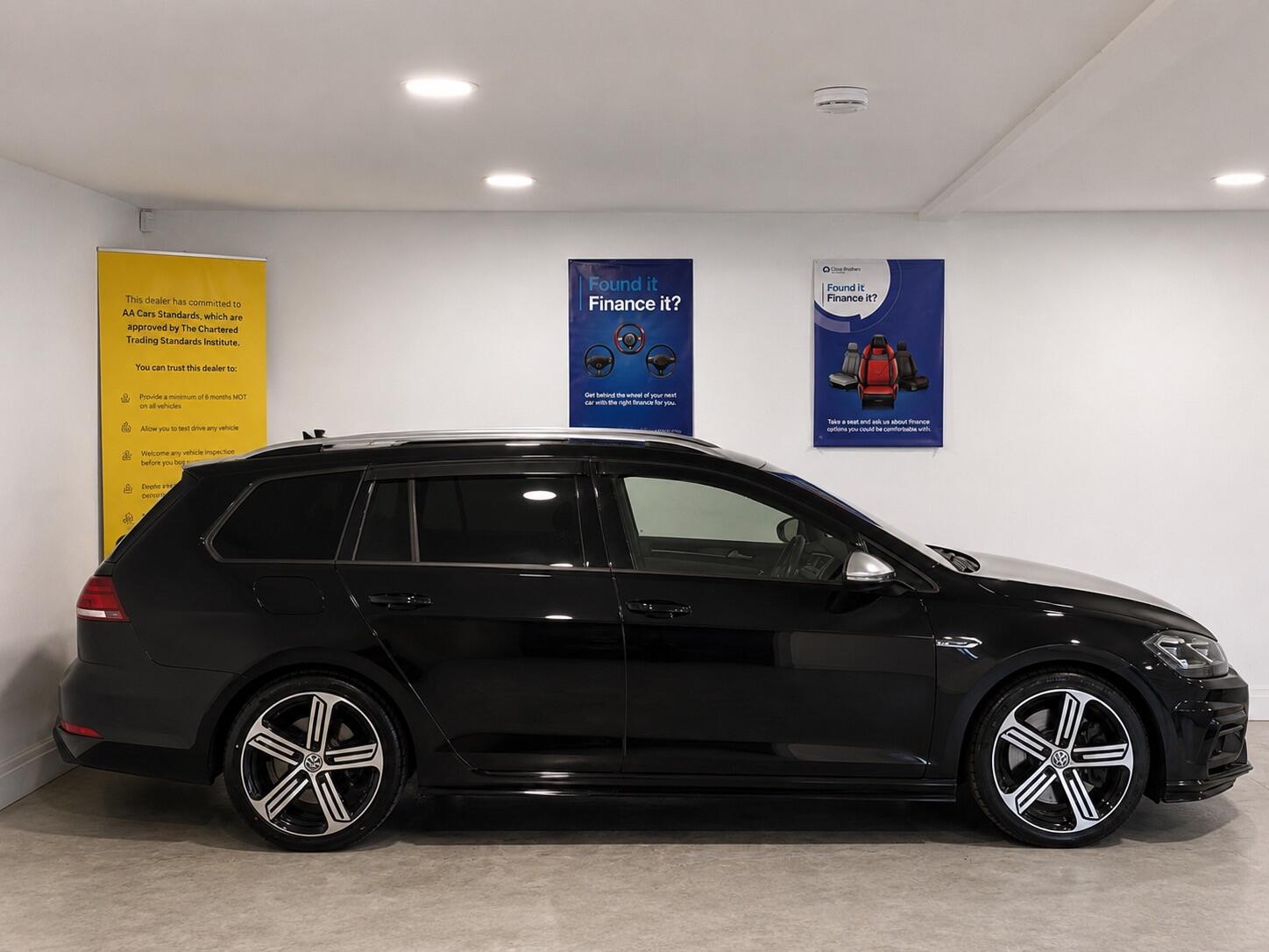 Volkswagen Golf - Image 7