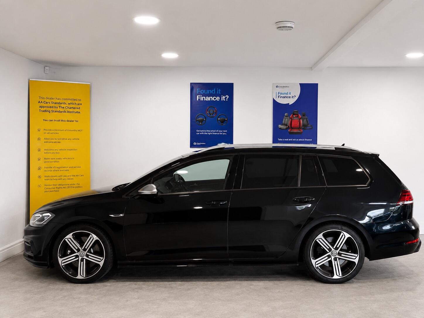 Volkswagen Golf - Image 9