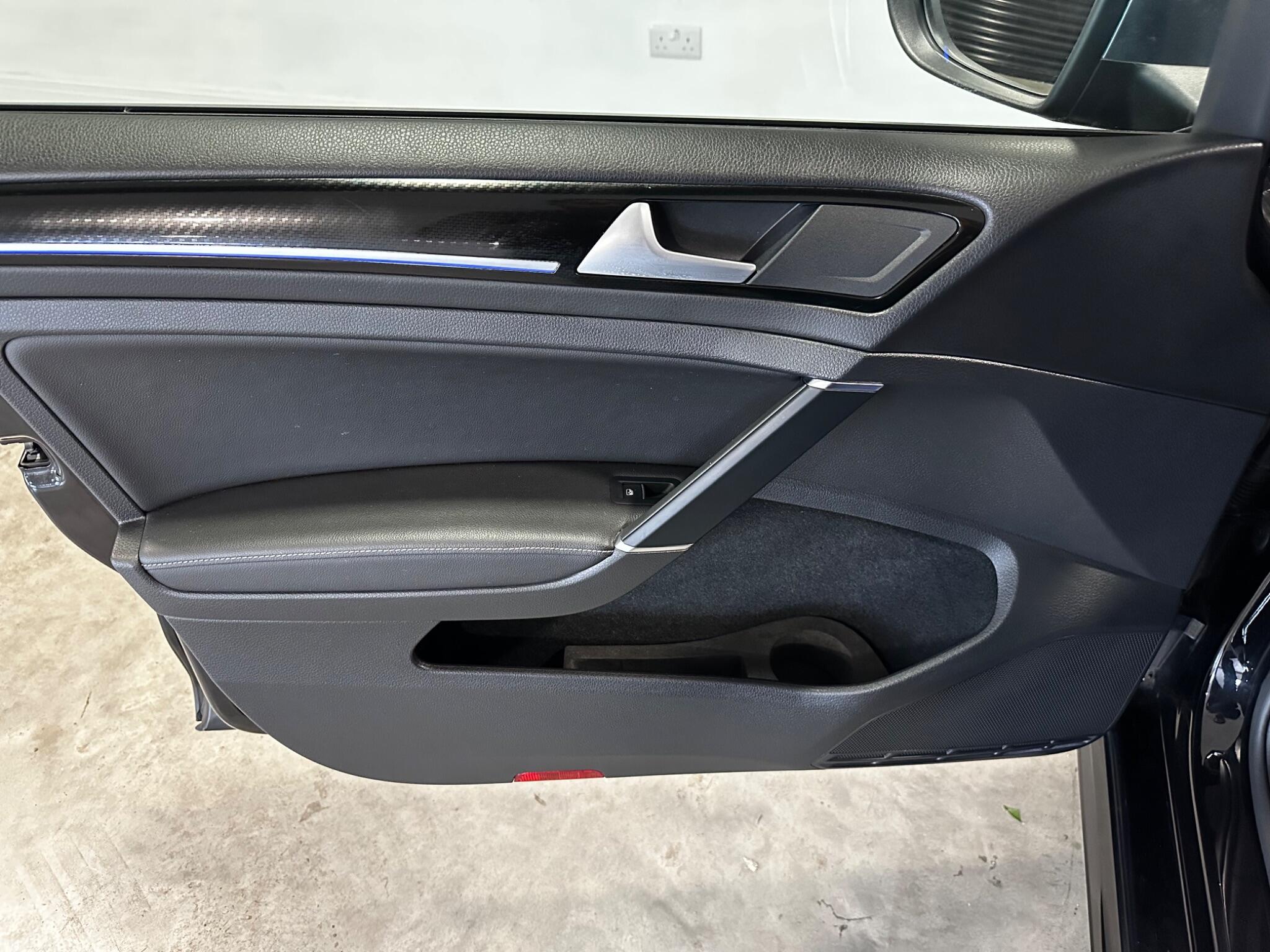 Volkswagen Golf - Image 17