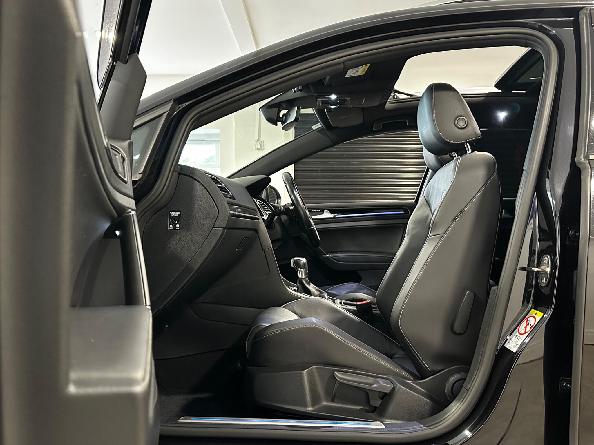 Volkswagen Golf - Image 18