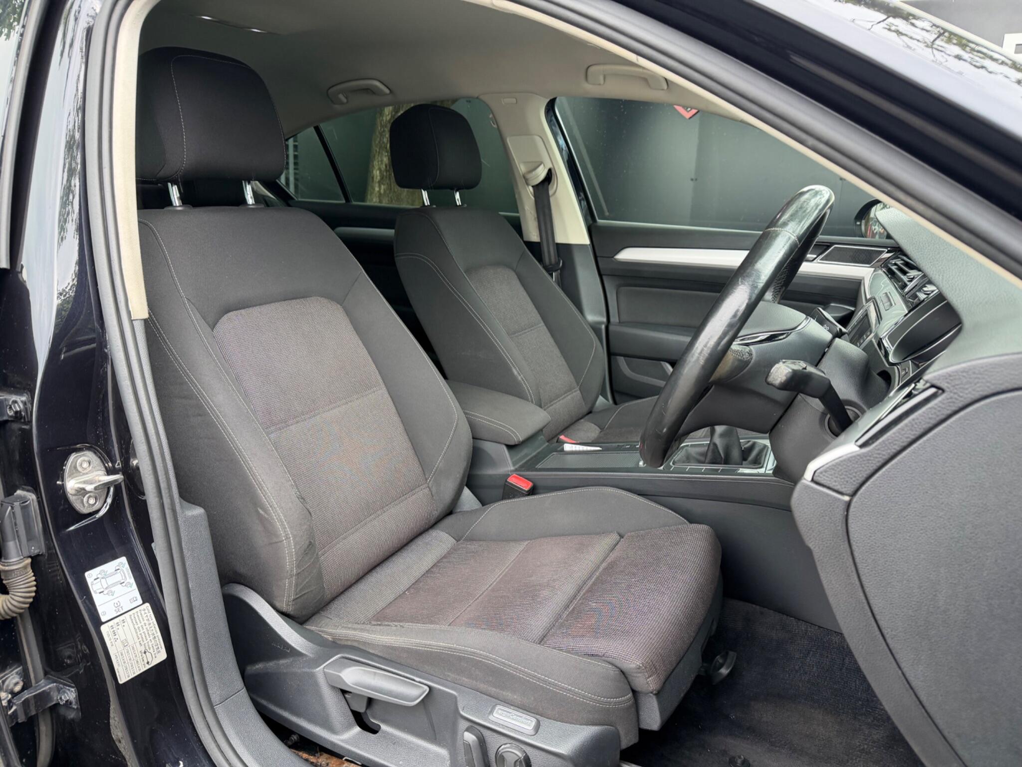 Volkswagen Passat - Image 20