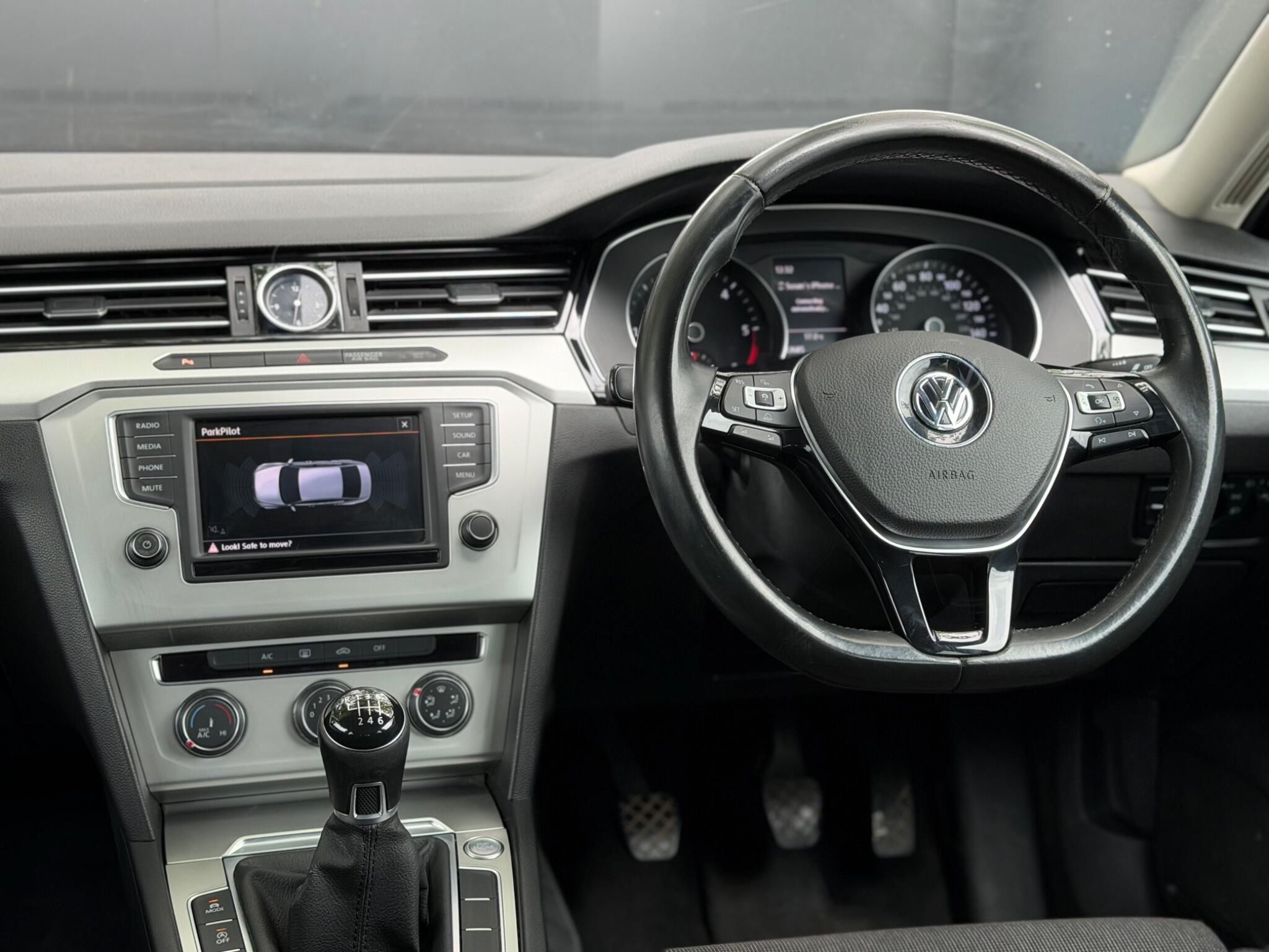 Volkswagen Passat - Image 26