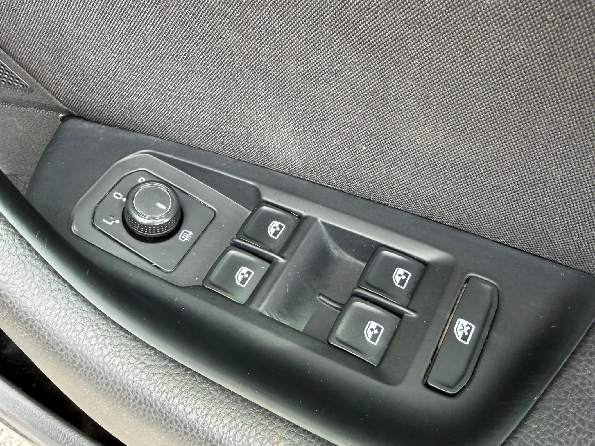 Volkswagen Passat - Image 28