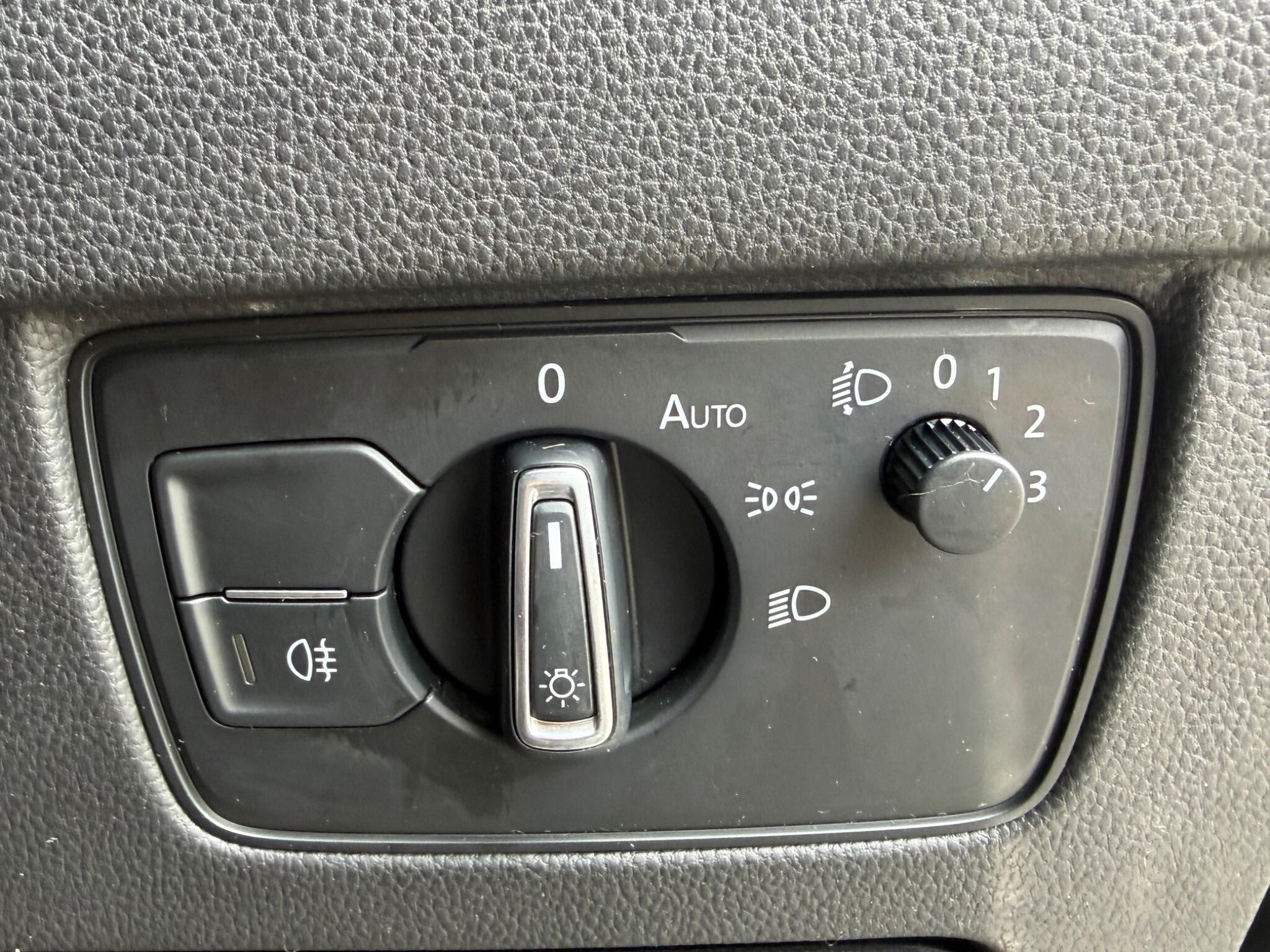 Volkswagen Passat - Image 29