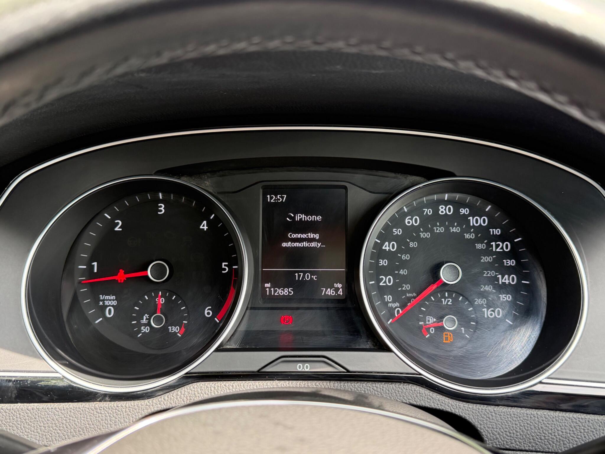 Volkswagen Passat - Image 30