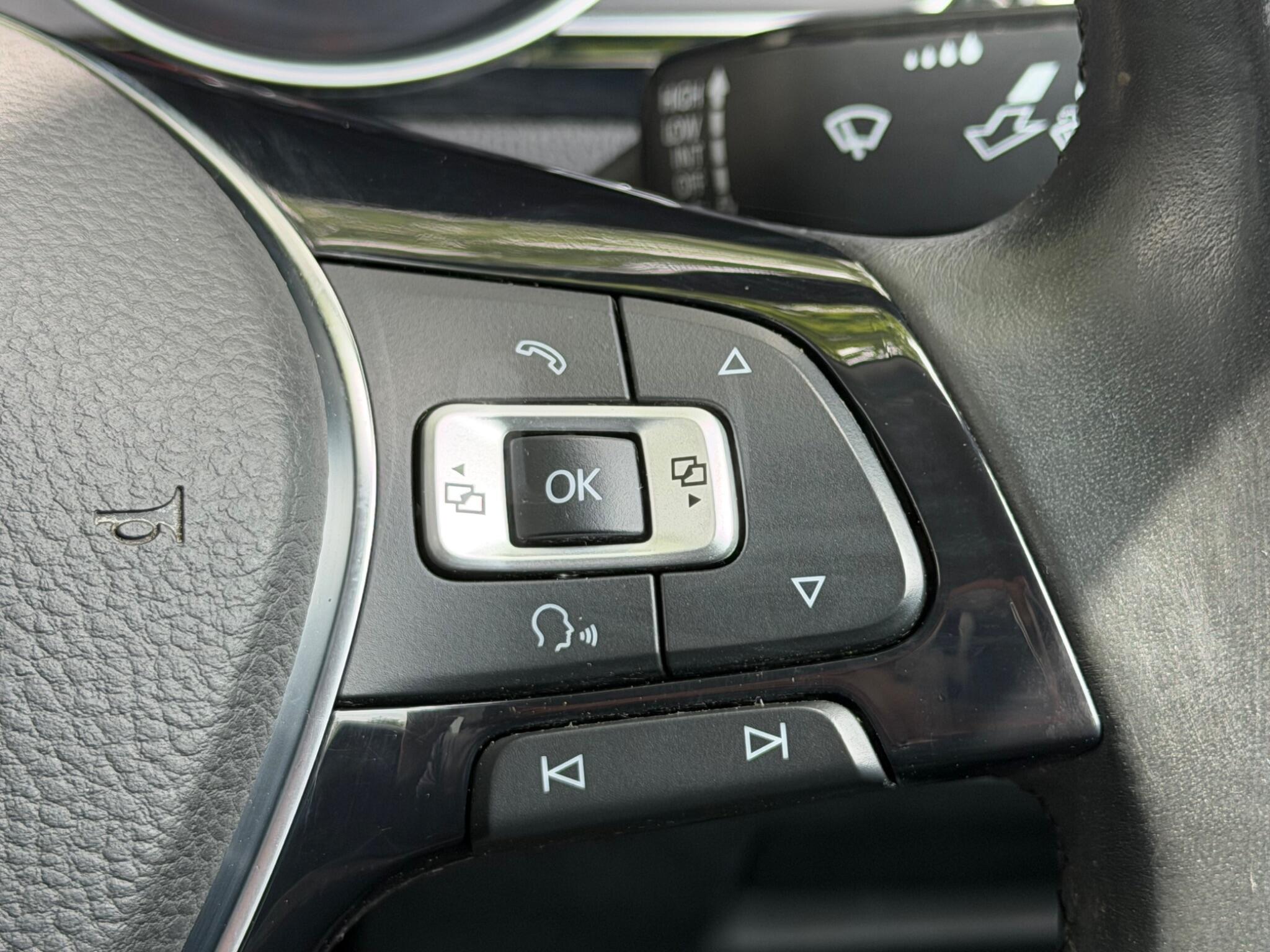 Volkswagen Passat - Image 31
