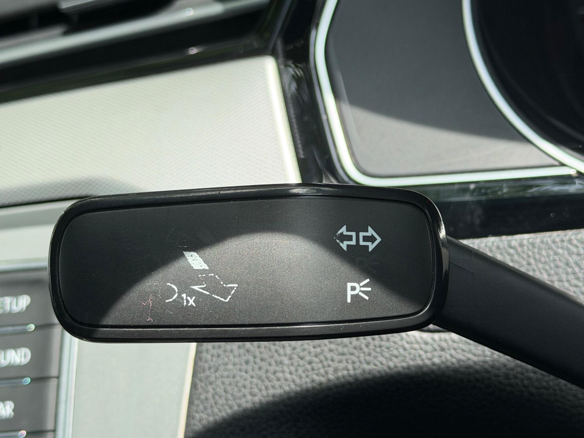 Volkswagen Passat - Image 32