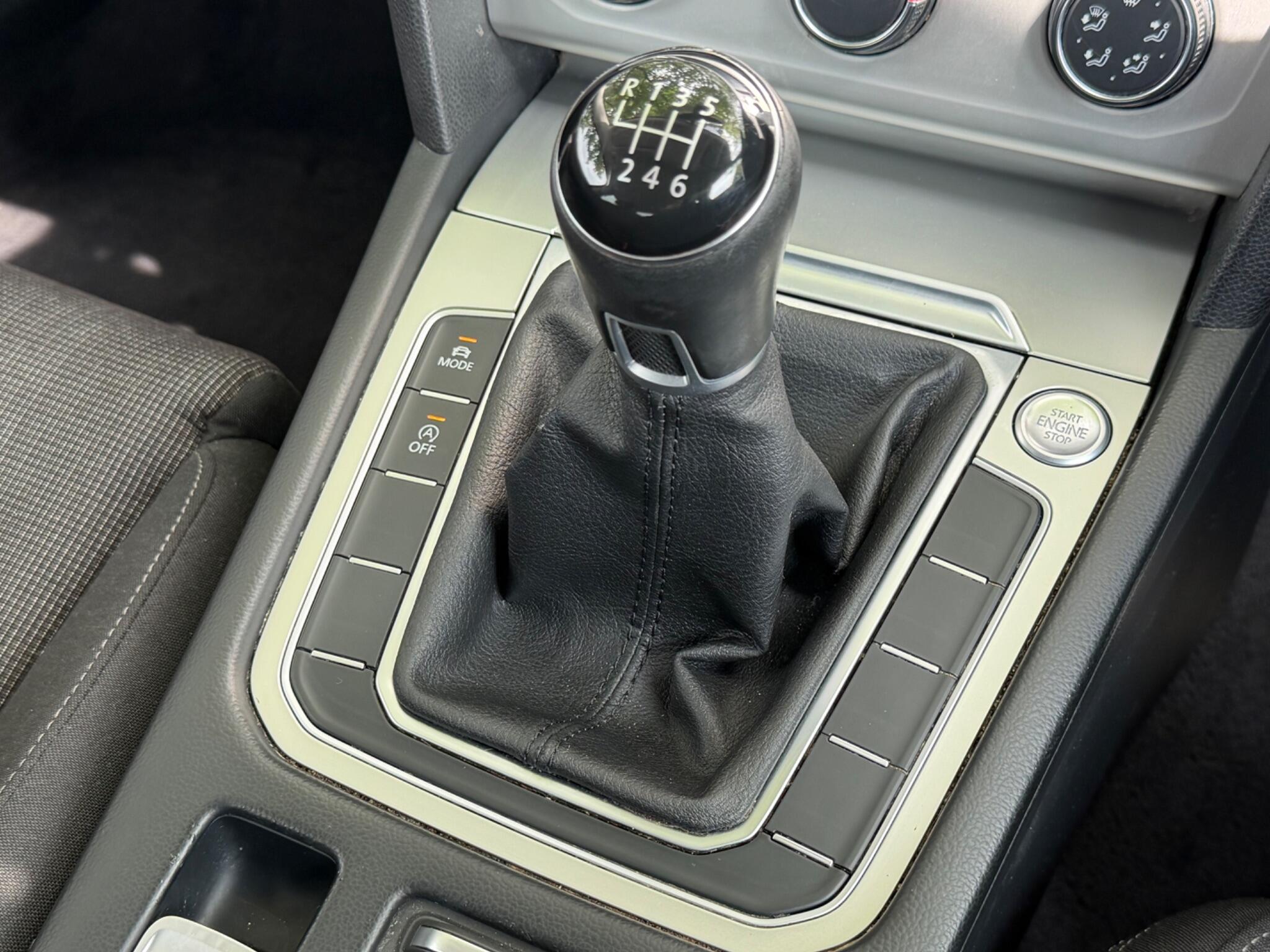 Volkswagen Passat - Image 34