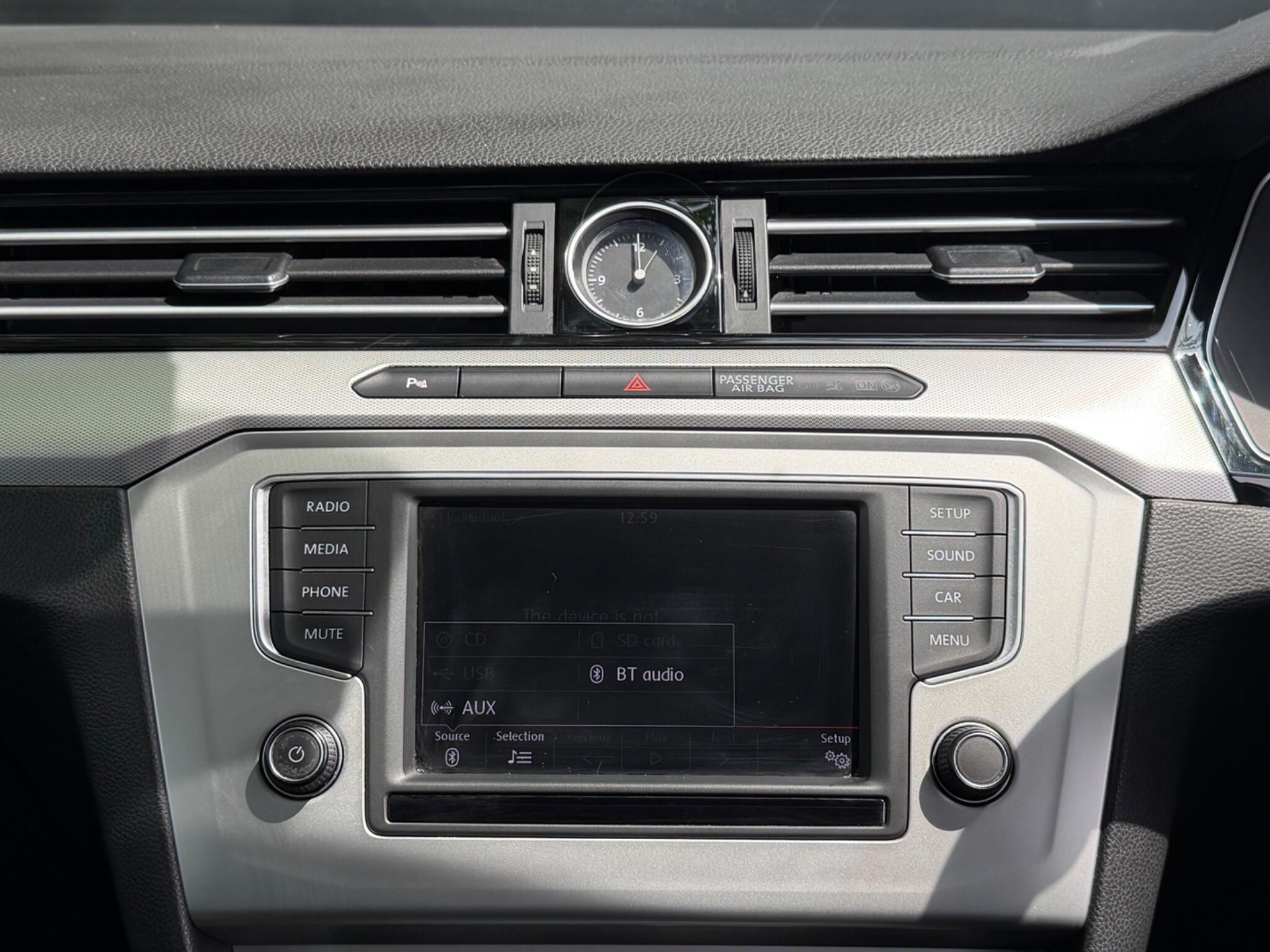 Volkswagen Passat - Image 40