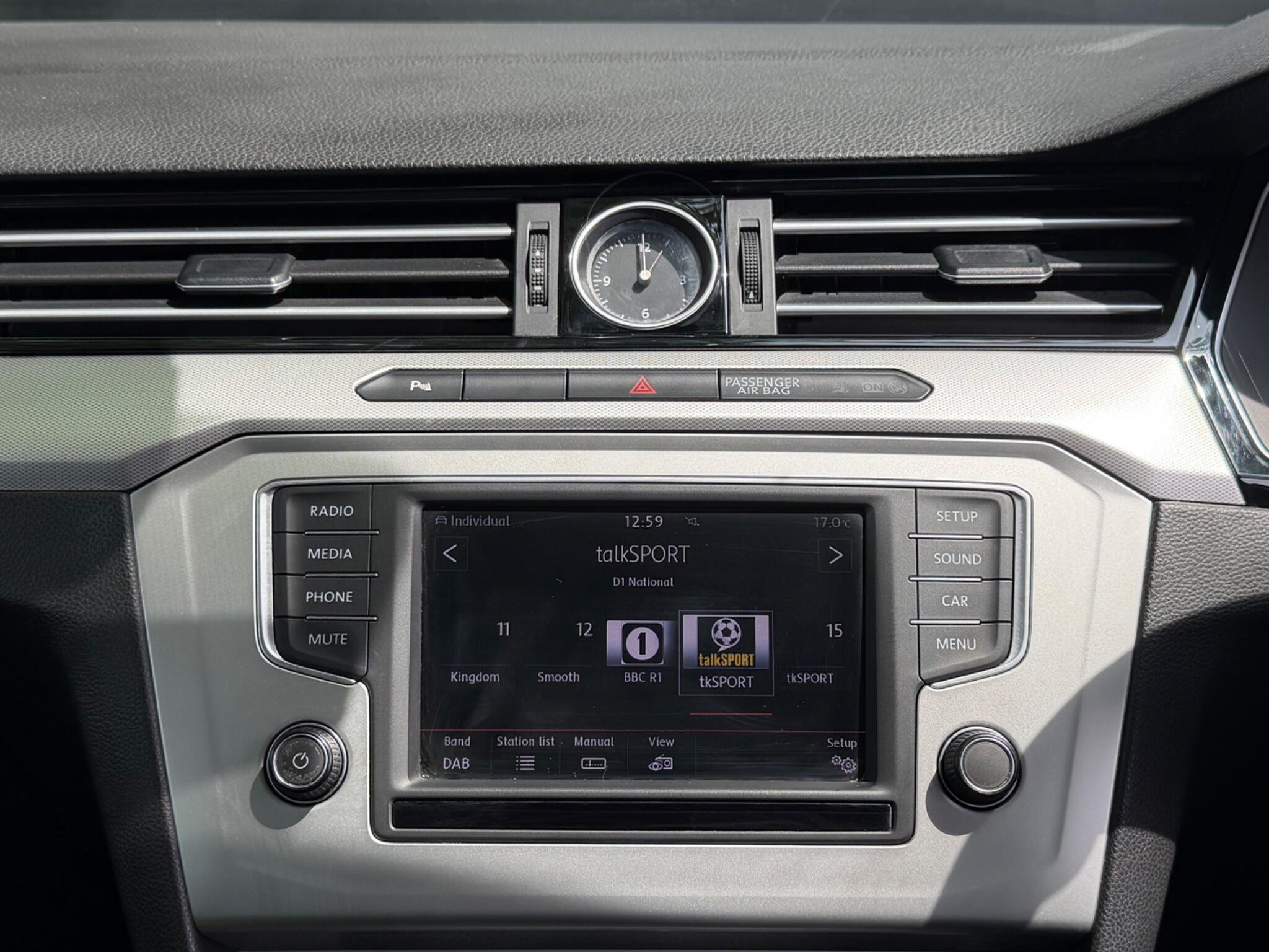 Volkswagen Passat - Image 41