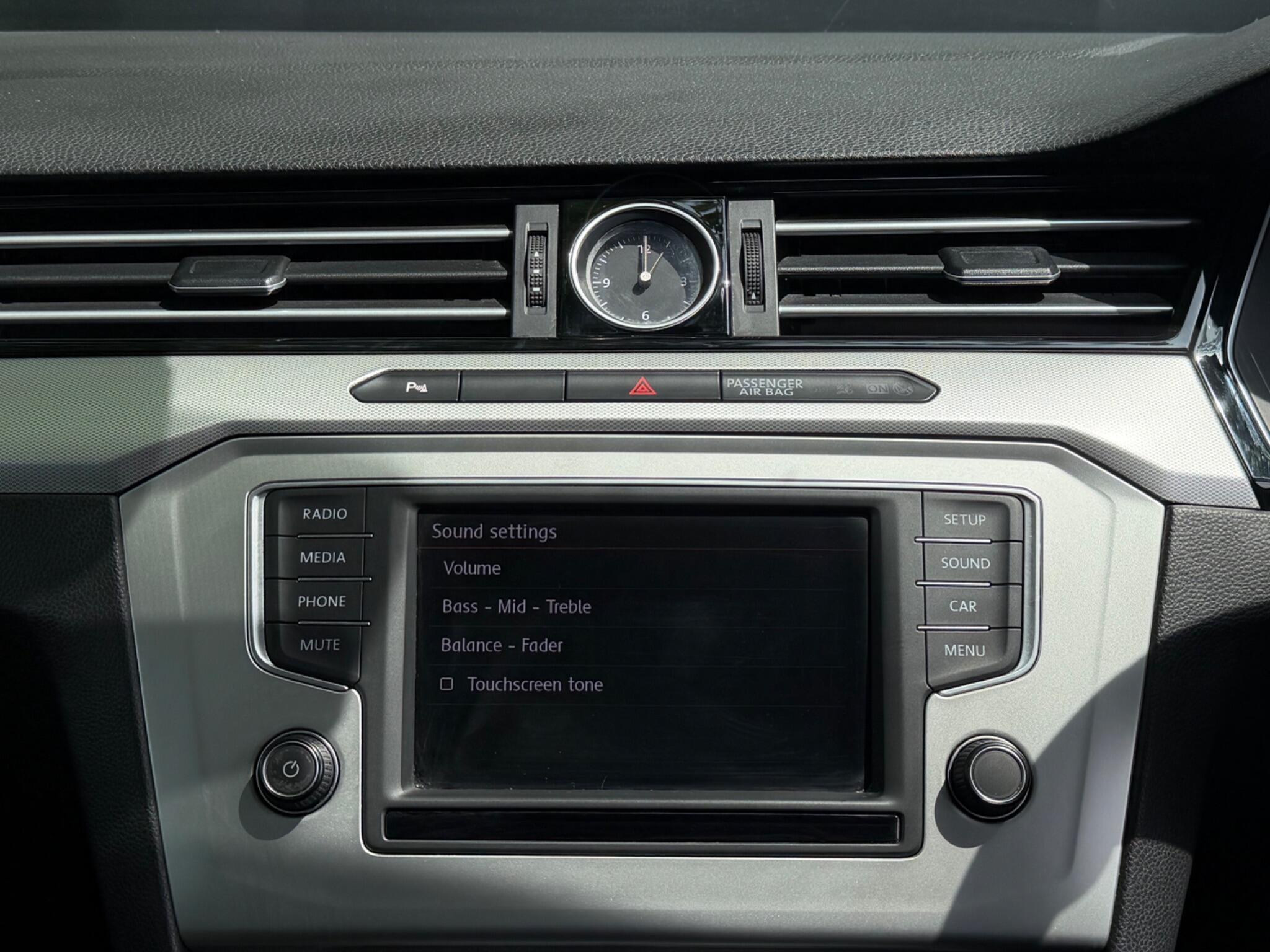 Volkswagen Passat - Image 43